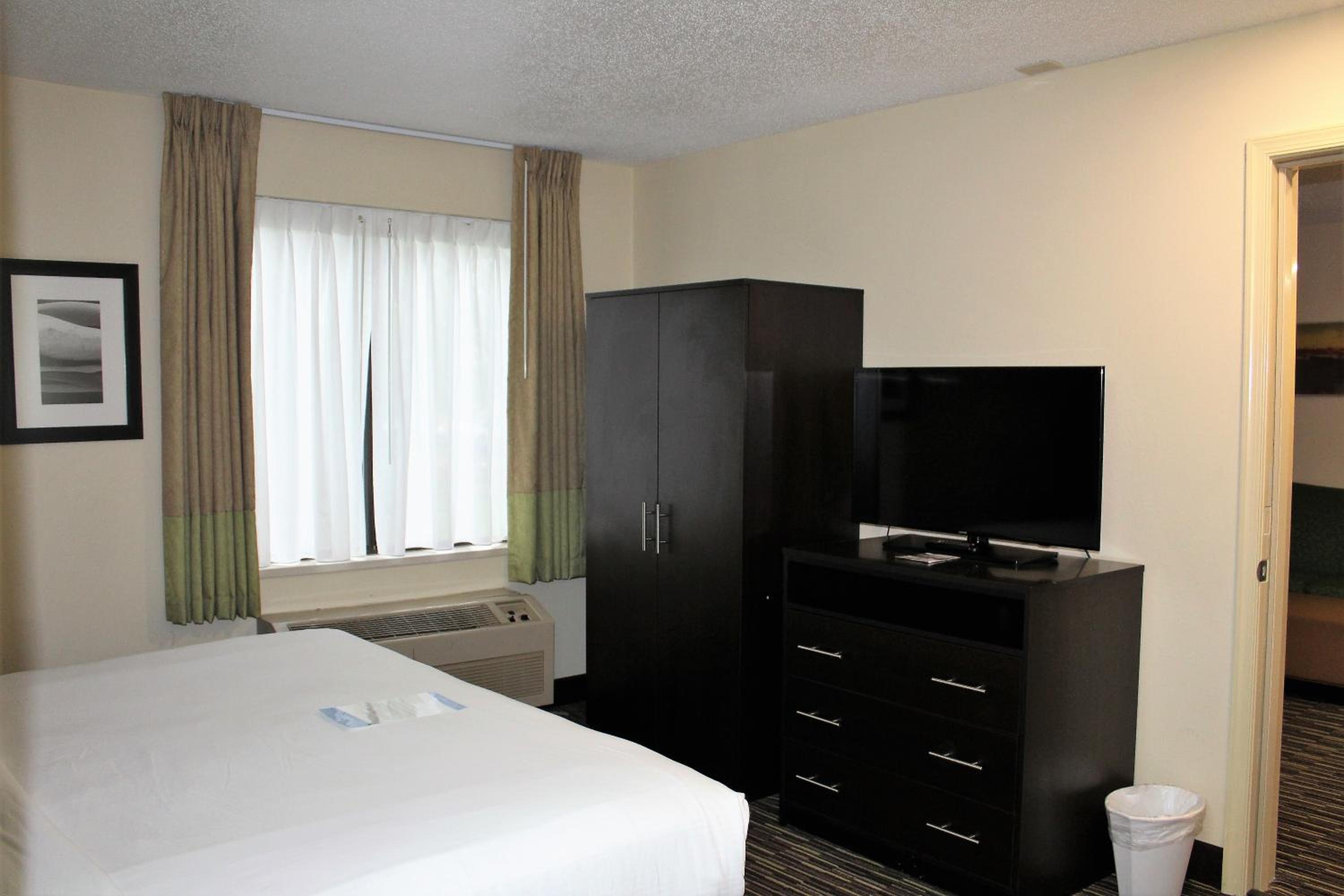 King Room - Non-Smoking - Photo 1