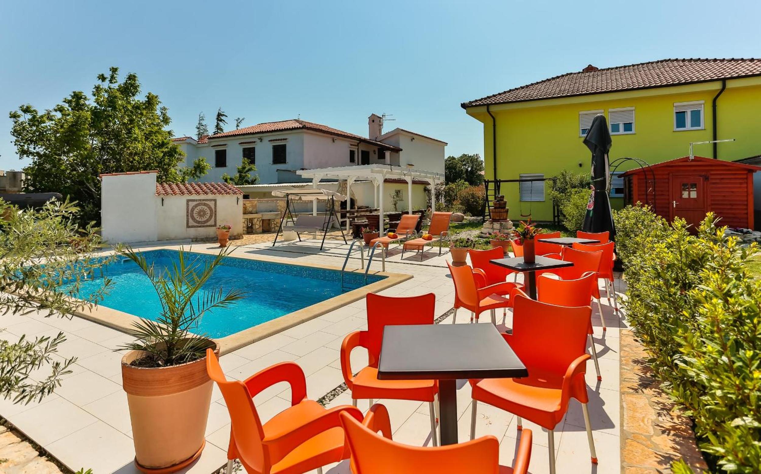 Apartment with Pool View  - Photo 16