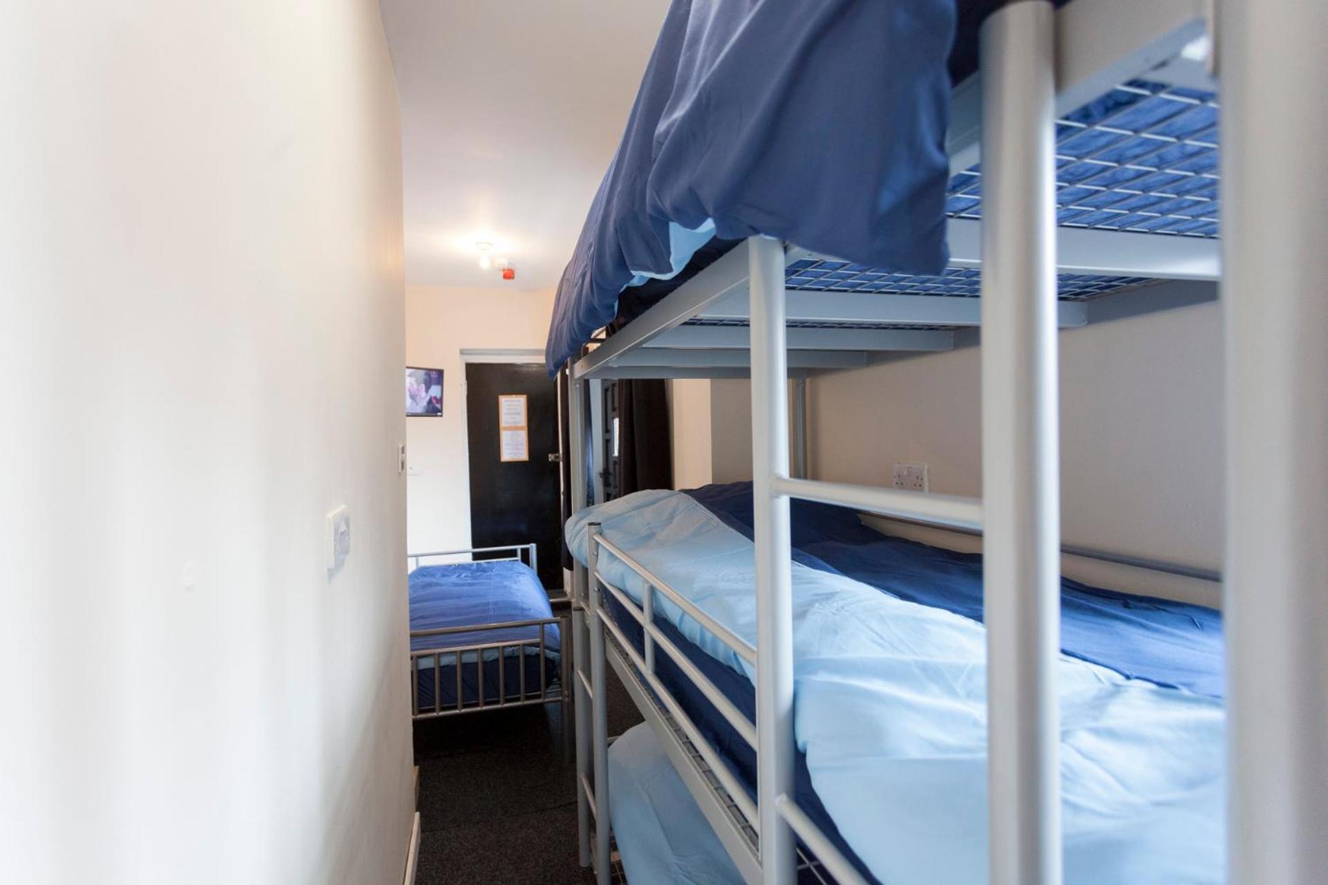 Quadruple Room with Private Bathroom photo 1