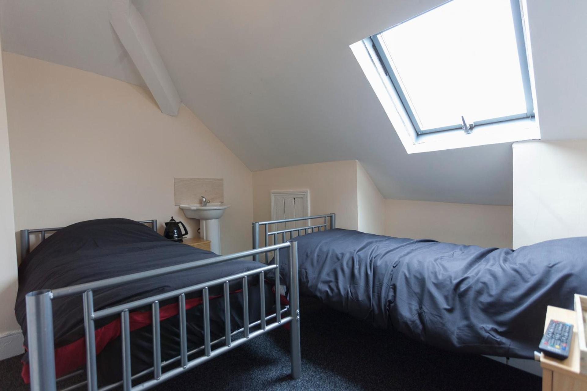 Standard Twin Room with Shared Bathroom photo 1