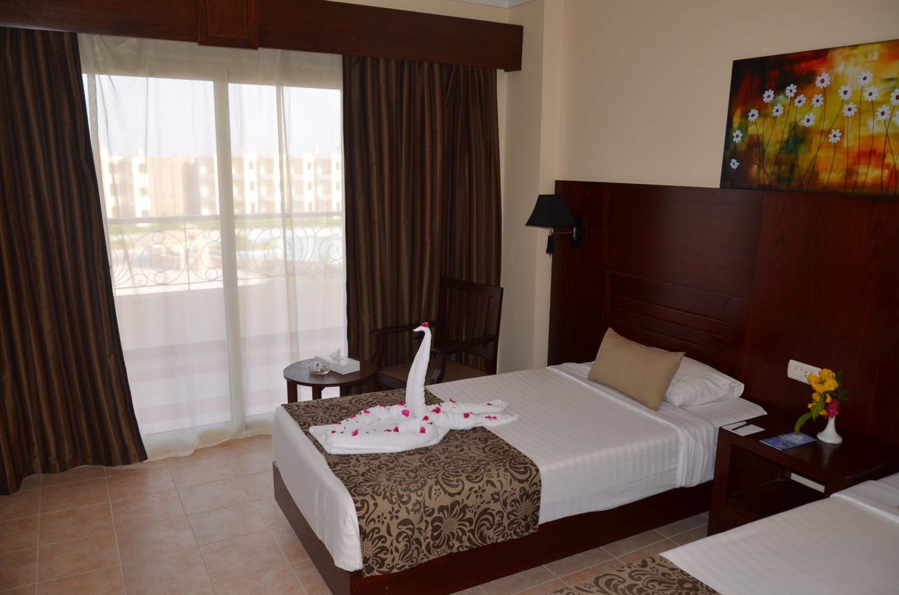 Deluxe Triple Room photo 2