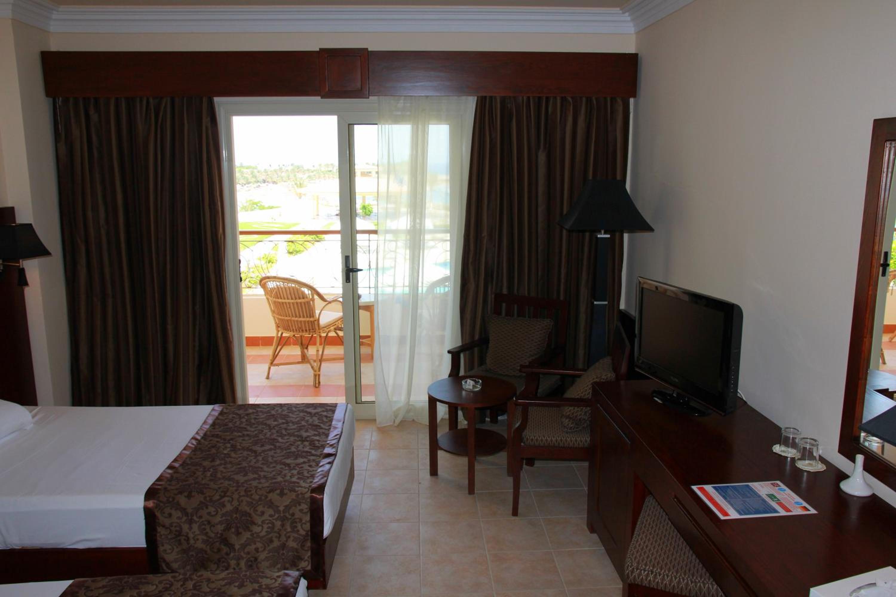 Deluxe Double or Twin Room photo 3