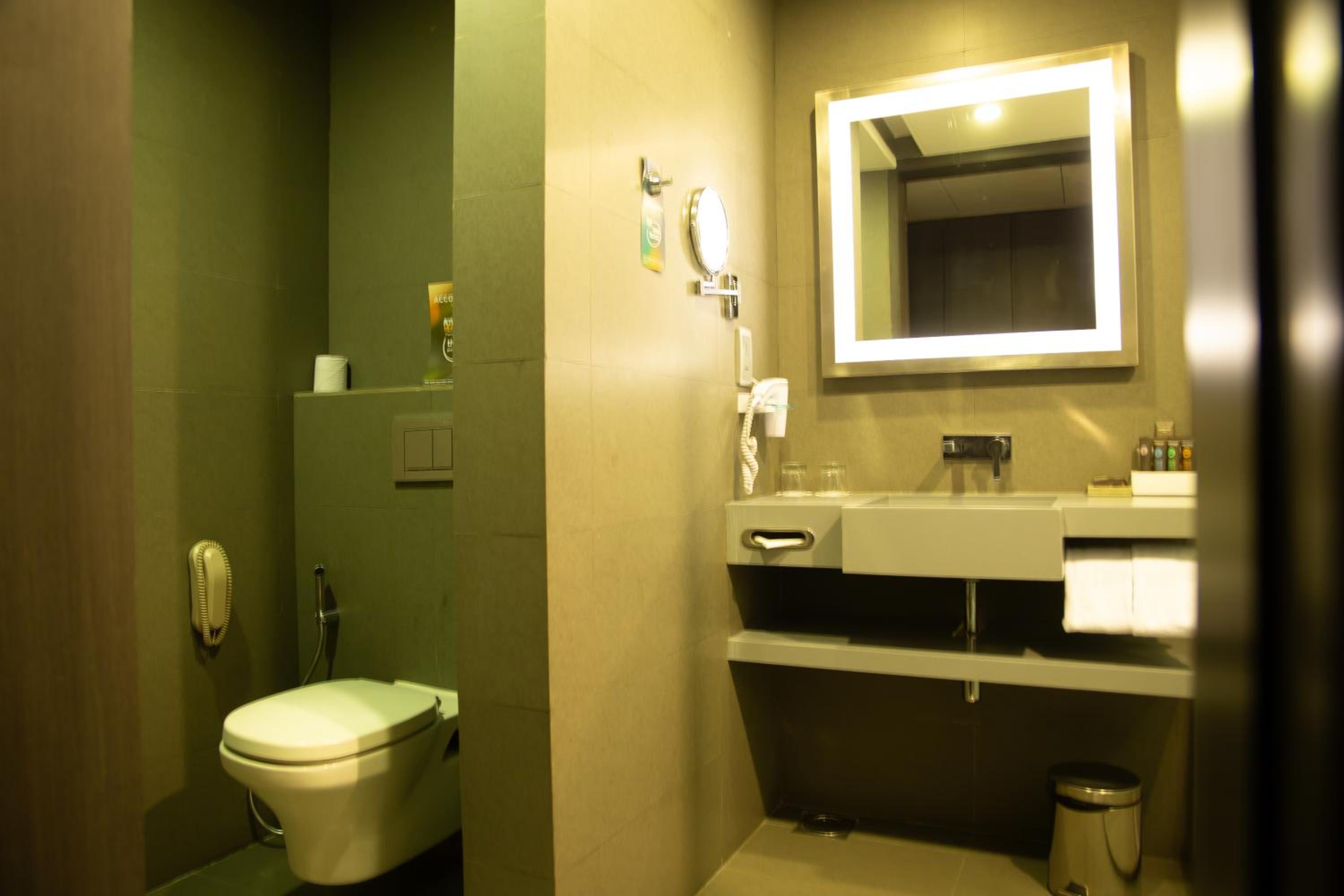 Superior Room: Day use Rate (10am to 6pm) for 6hrs only - Mandatory checkout at 6pm - No night stay allowed