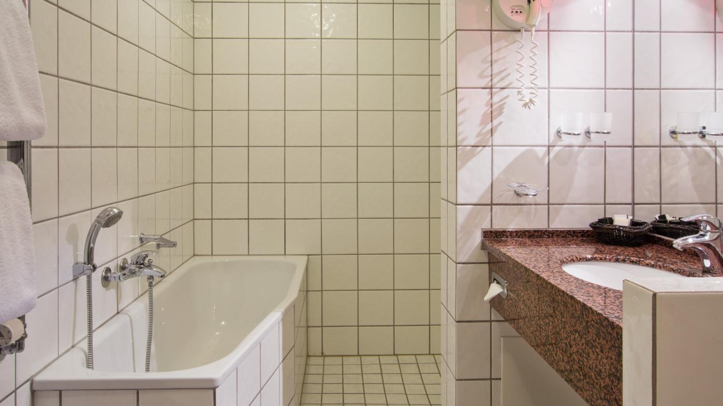 Deluxe Twin Room - Photo 7