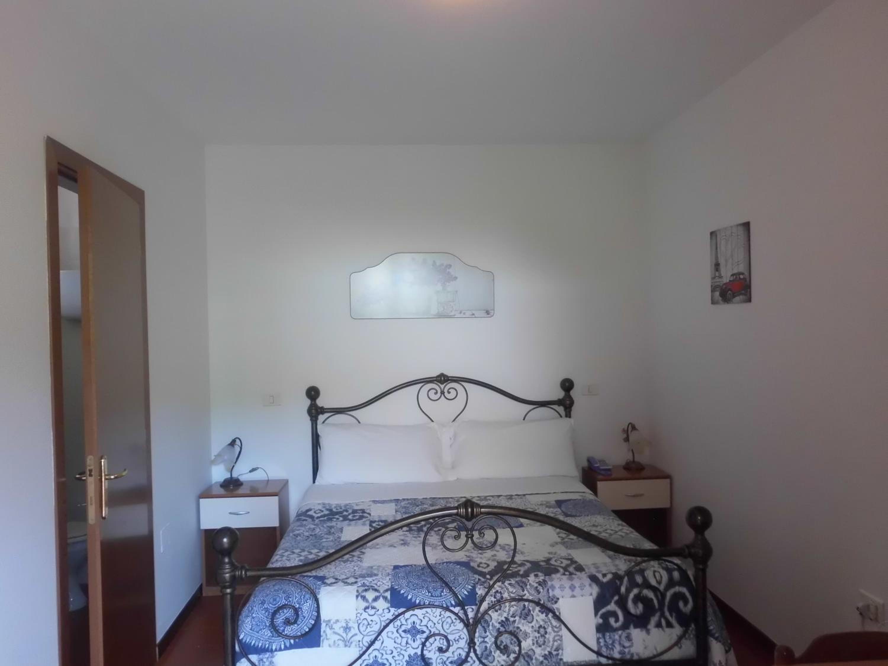 Double Room (1 Adult) with Air Conditioning photo 1