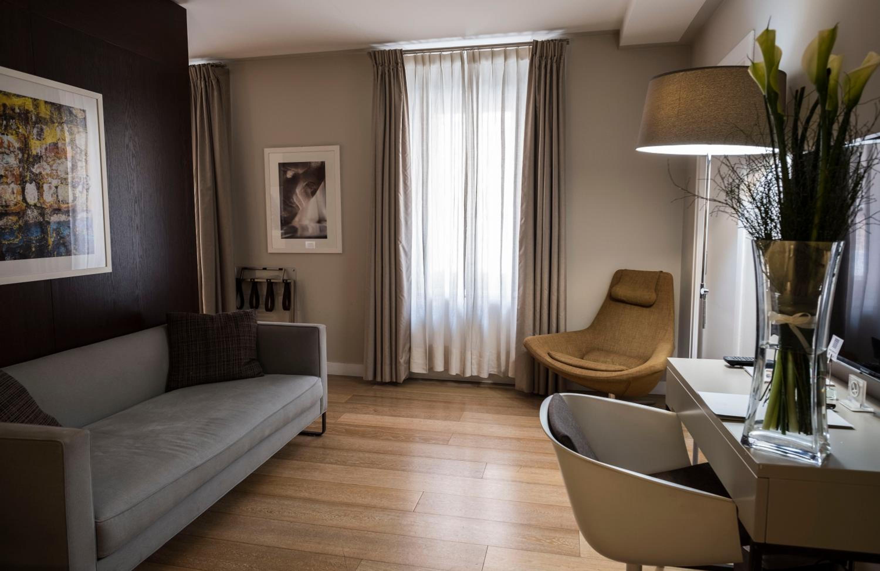 Suite - Photo 7
