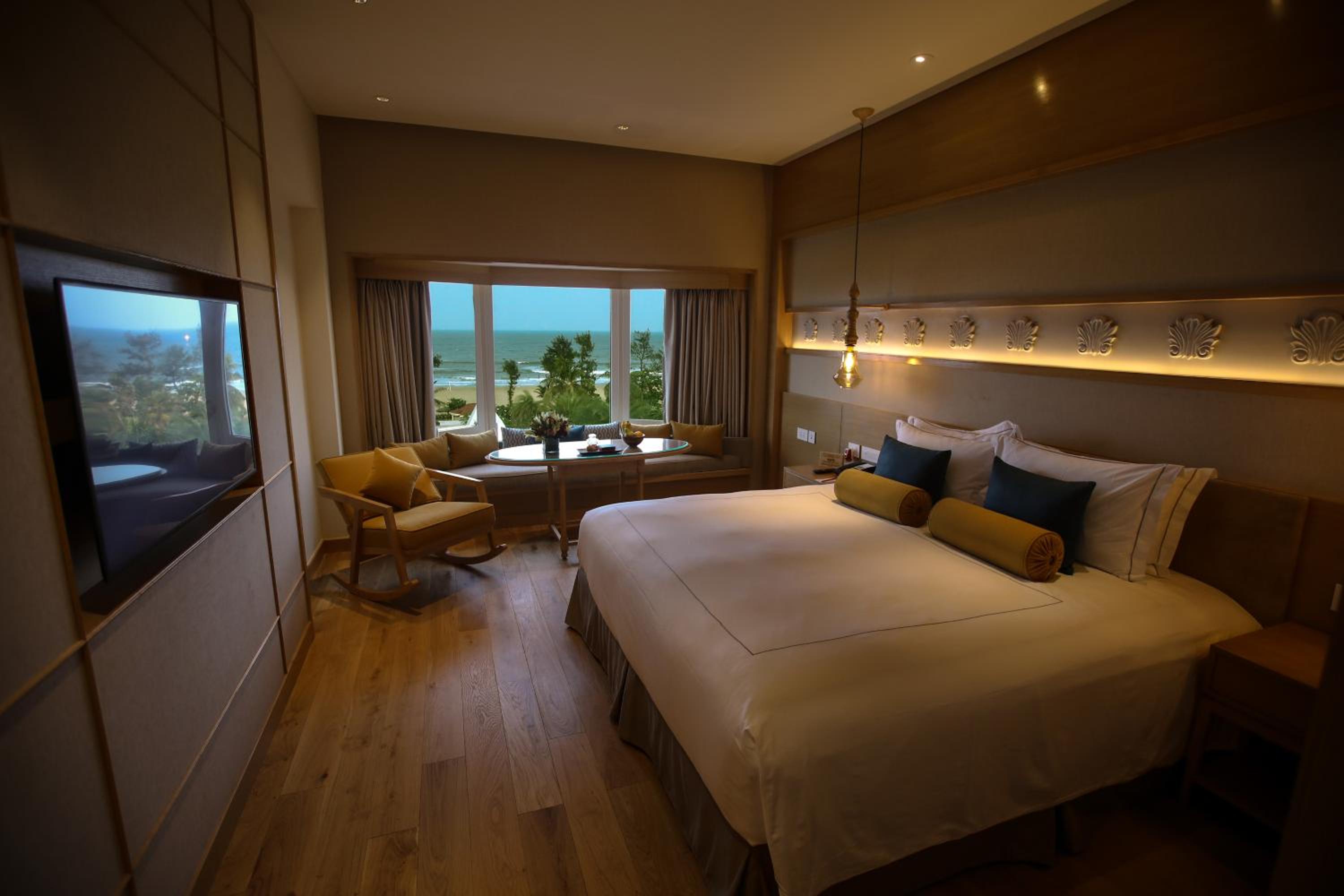 Deluxe Room Sea View King Bed - Photo 6