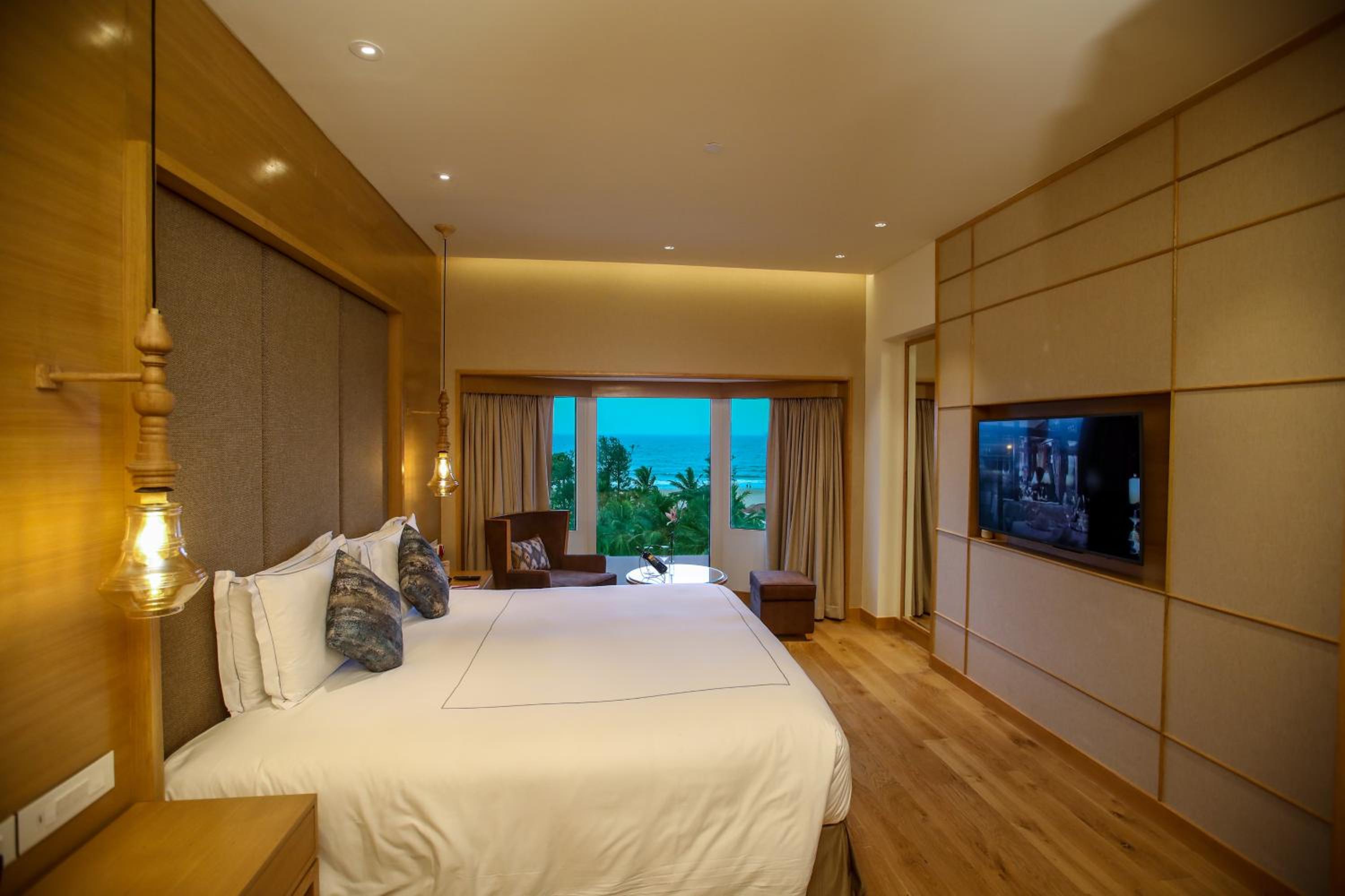 Luxury Suite with Sea View - King Bed - Photo 2