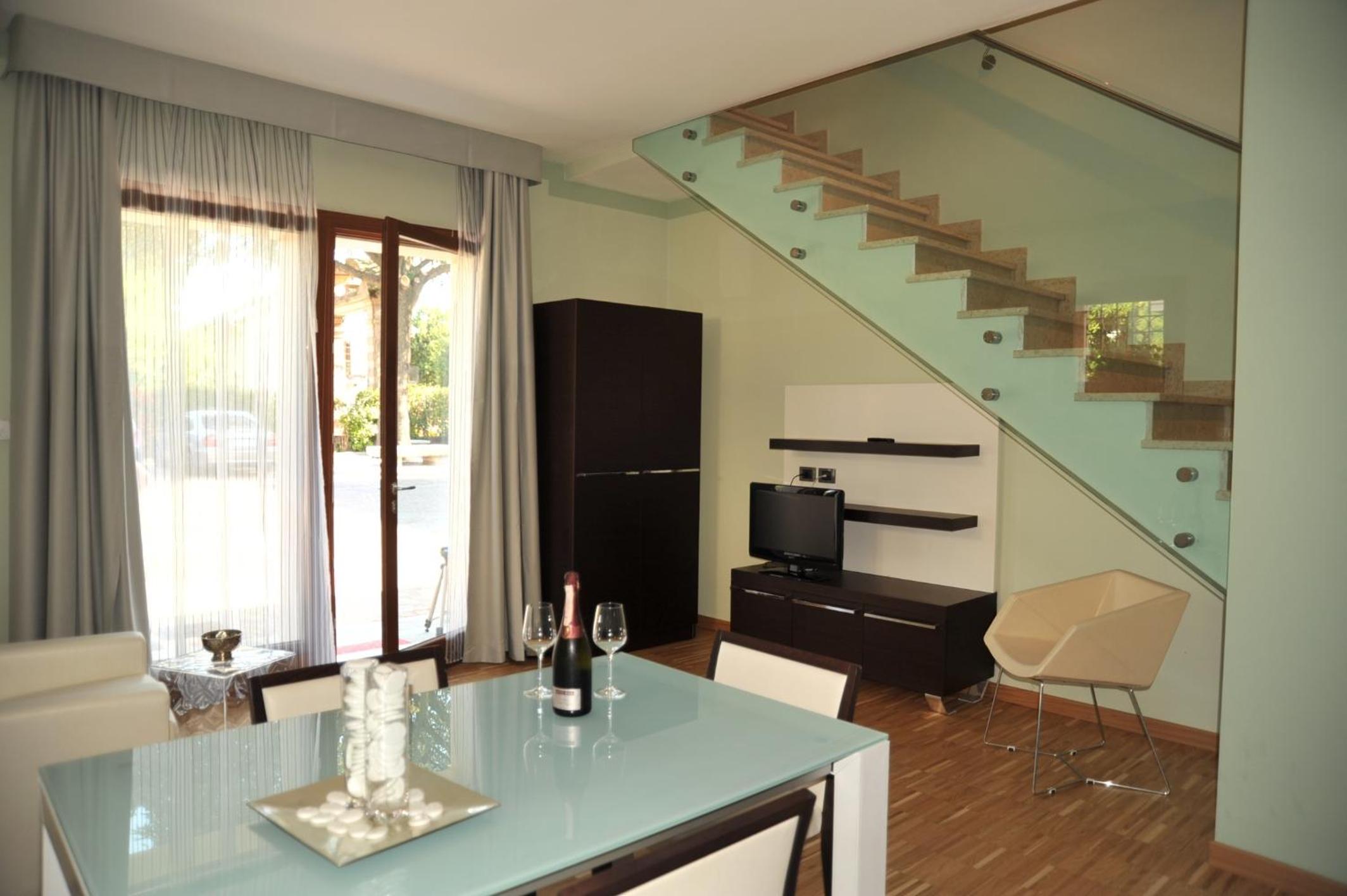 One-Bedroom Apartment (2 Adults) - Split Level