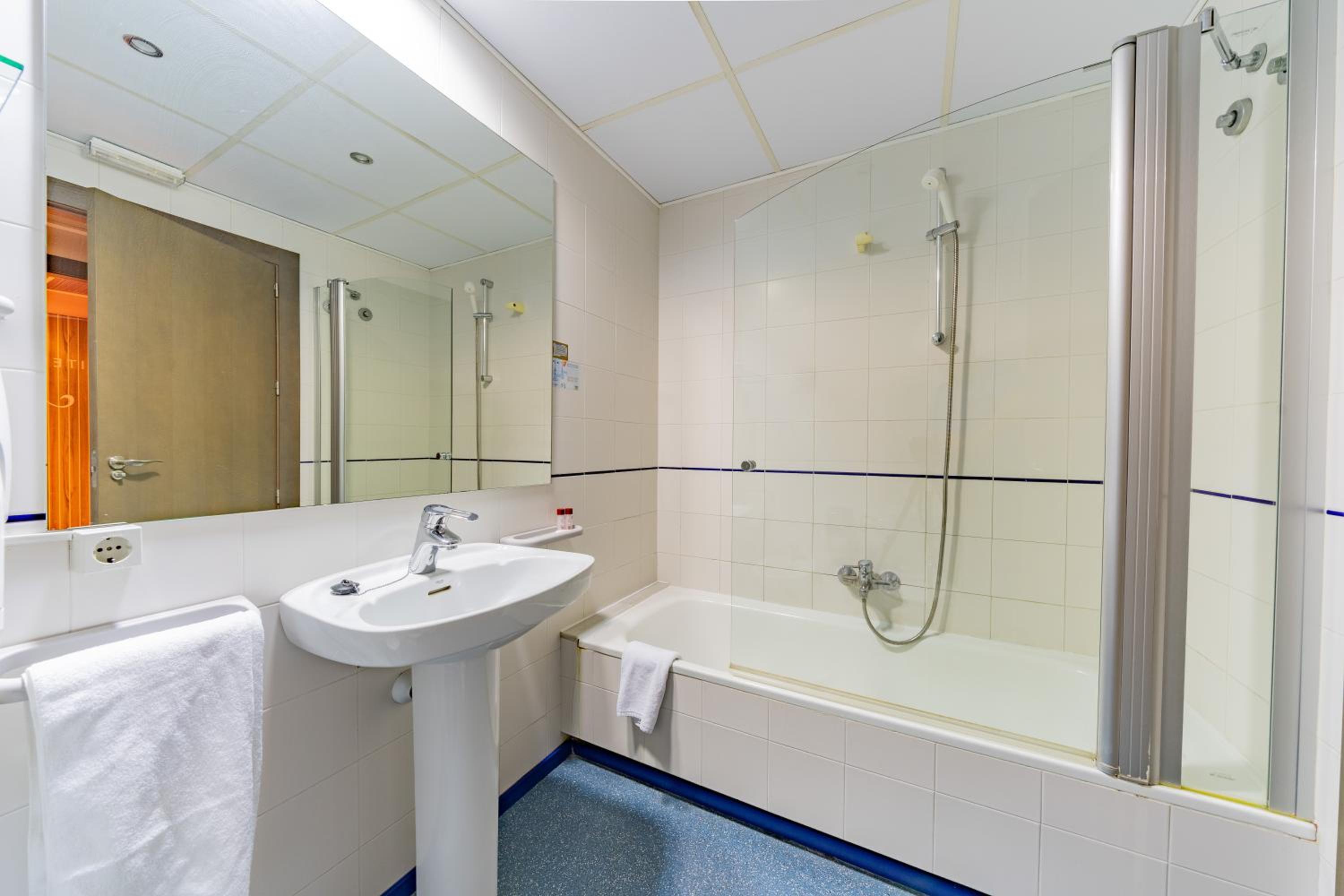 Double or Twin Room photo 3