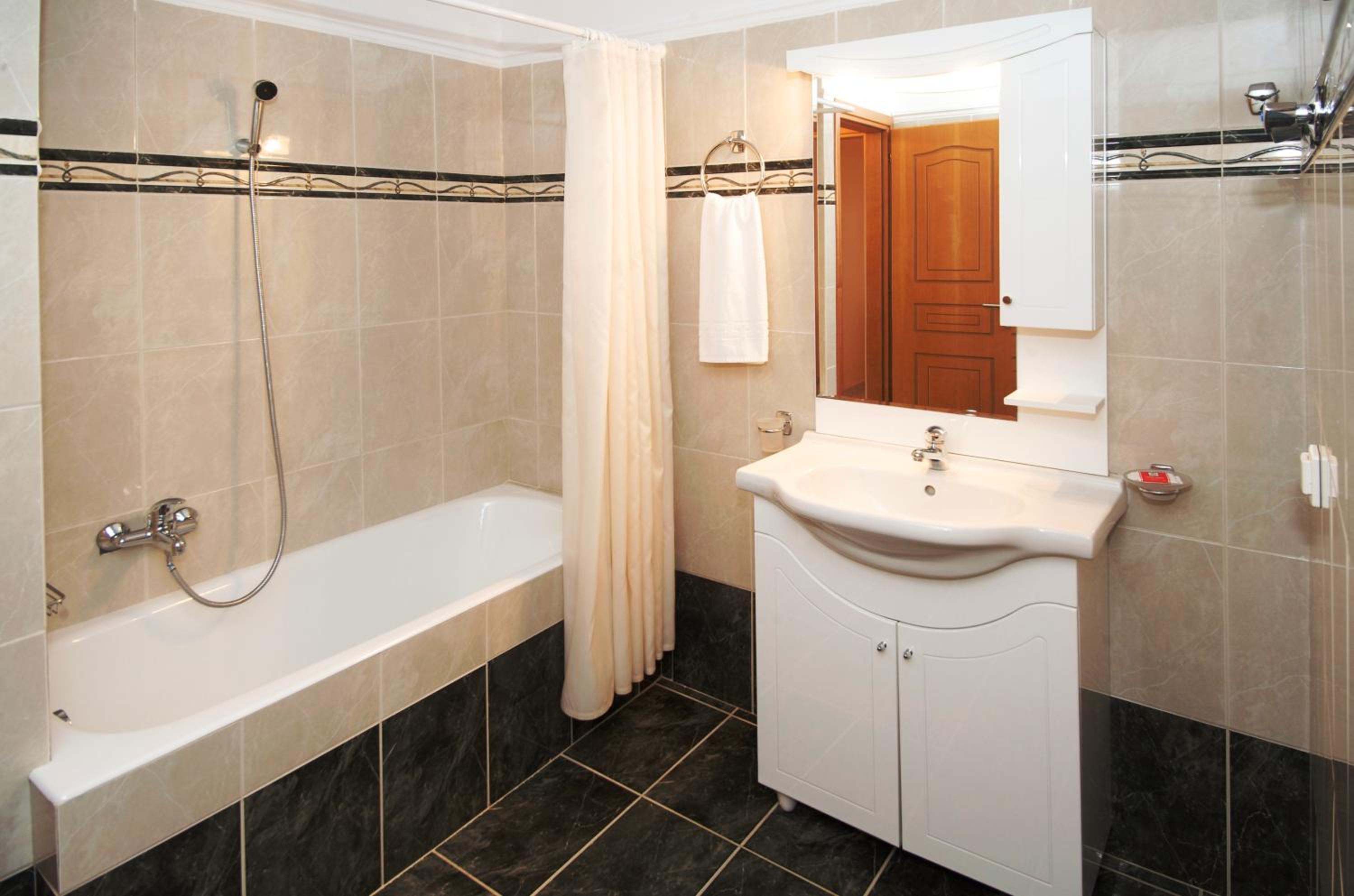 One-Bedroom Apartment (2 Adults) - Photo 2