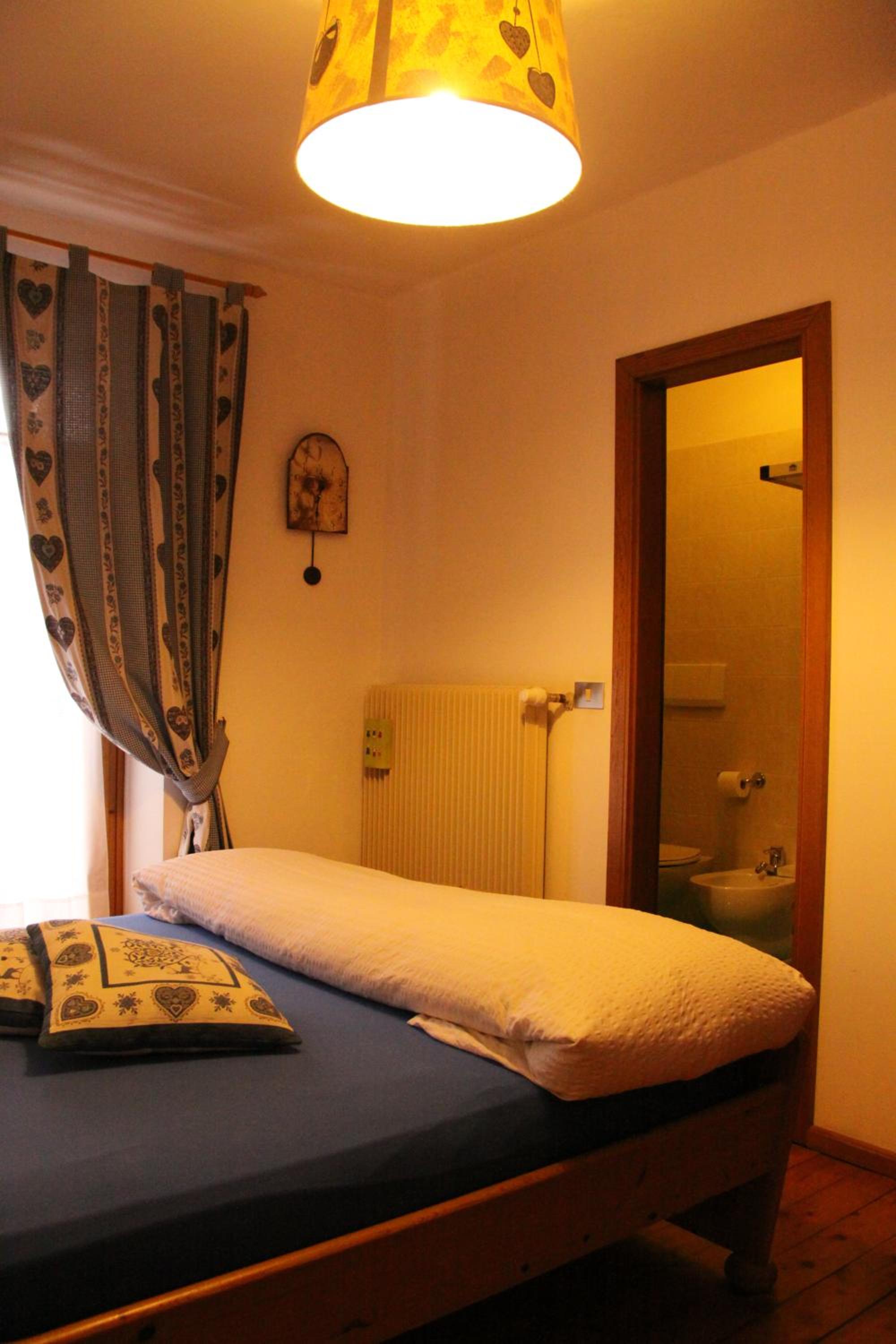 Deluxe Double Room with Balcony - Photo 7