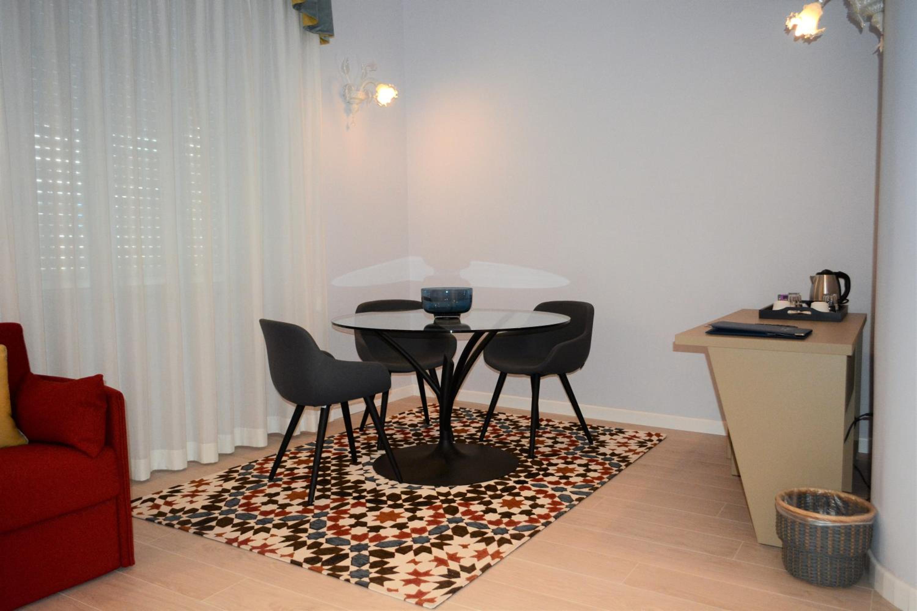 Suite - Photo 10