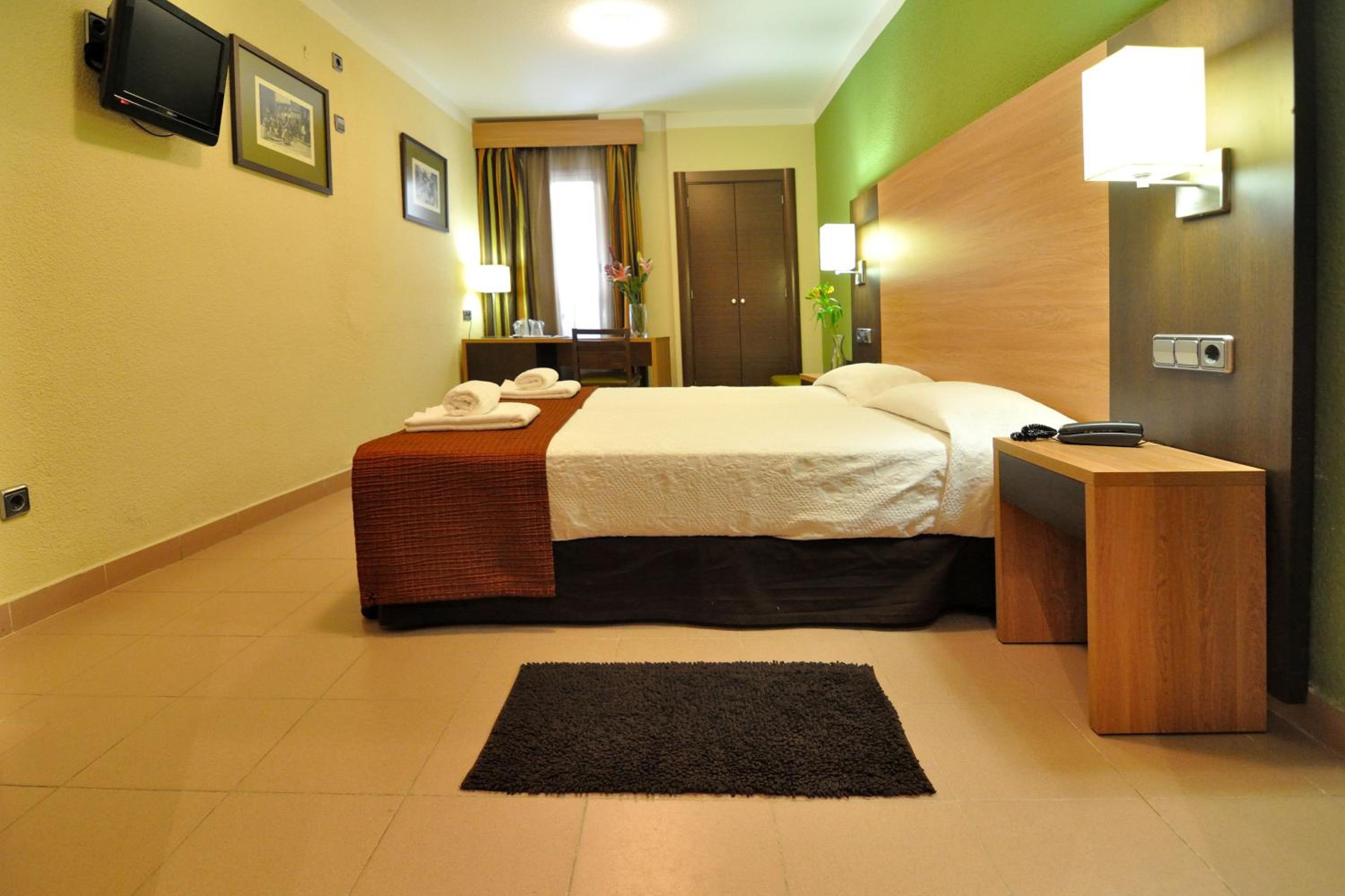 Double or Twin Room - Photo 36