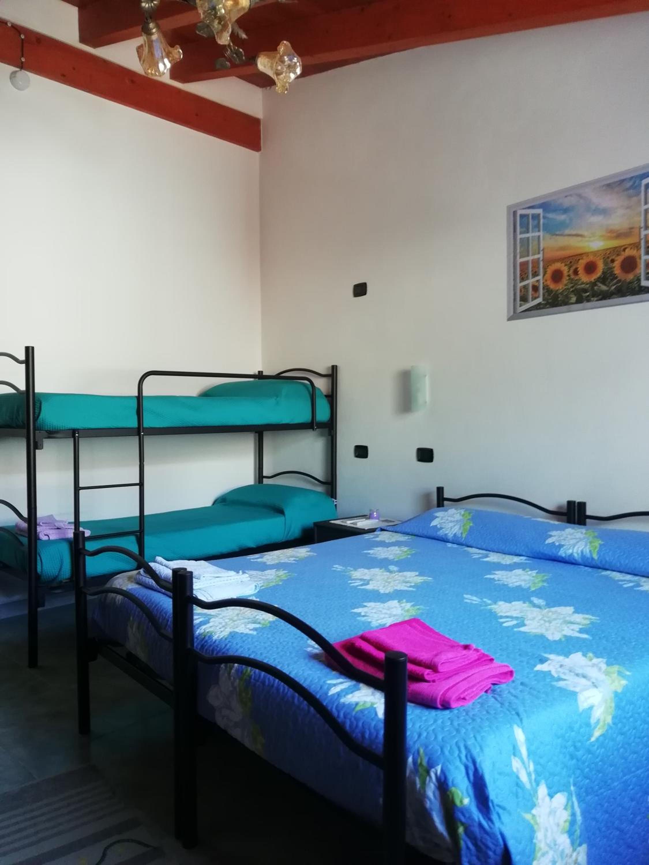 Quadruple Room with Private Bathroom photo 1