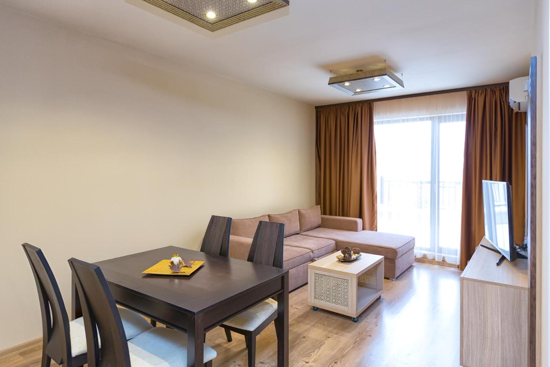 One-Bedroom Apartment with Balcony and Pool View - Photo 11