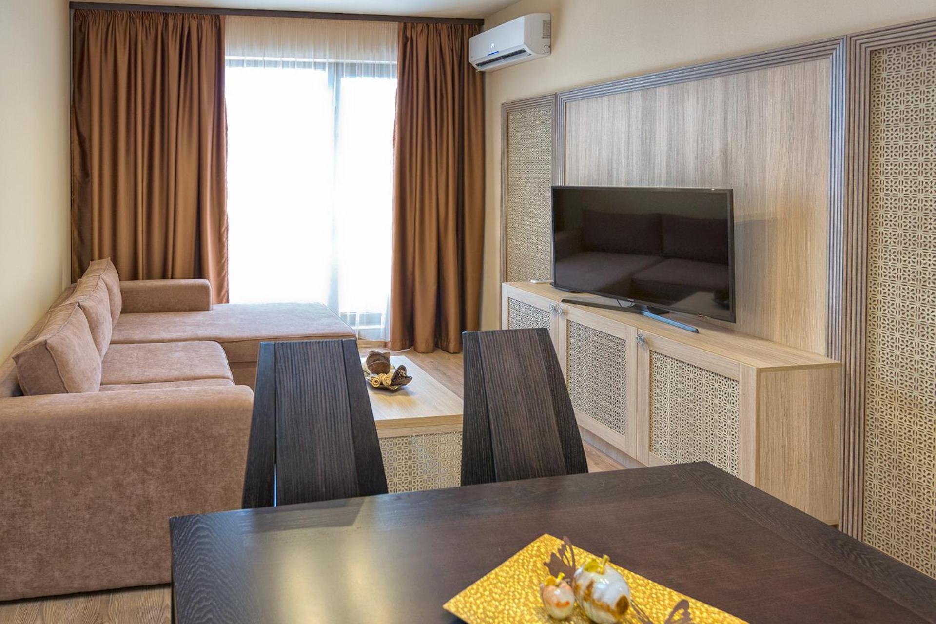 One-Bedroom Apartment with Balcony and Pool View - Photo 12