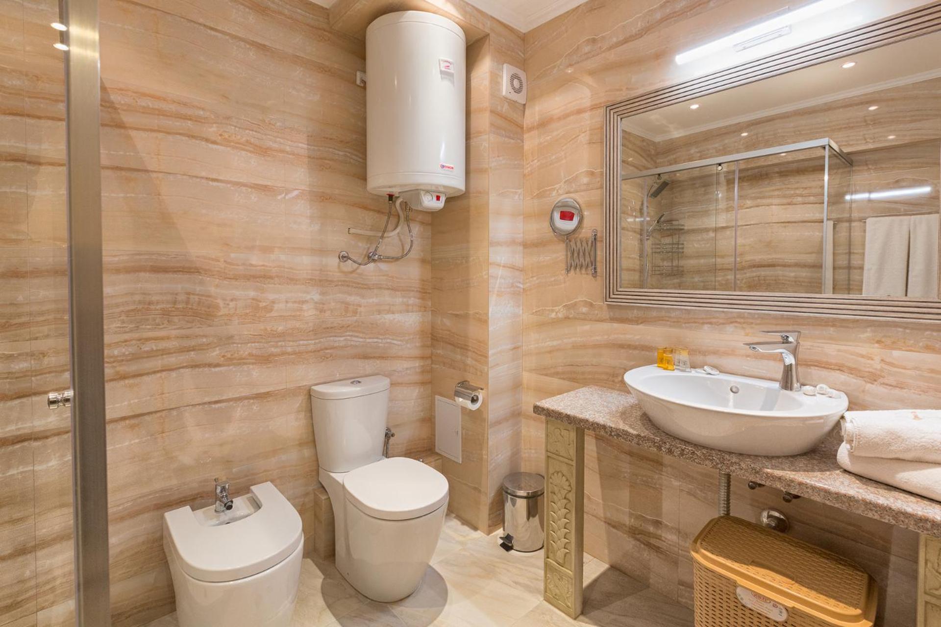 One-Bedroom Apartment with Balcony and Pool View - Photo 4