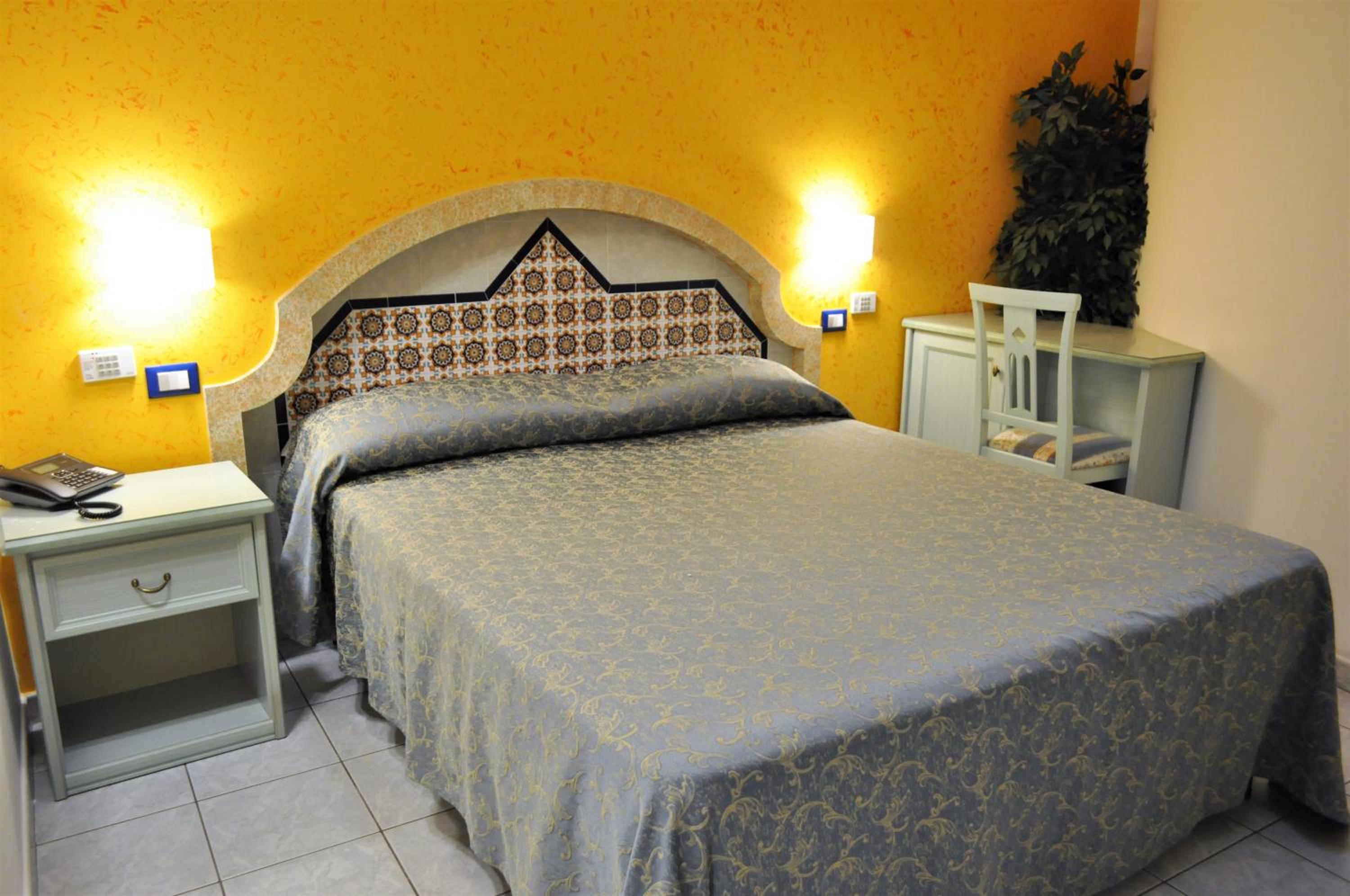 Economy Double Room photo 1