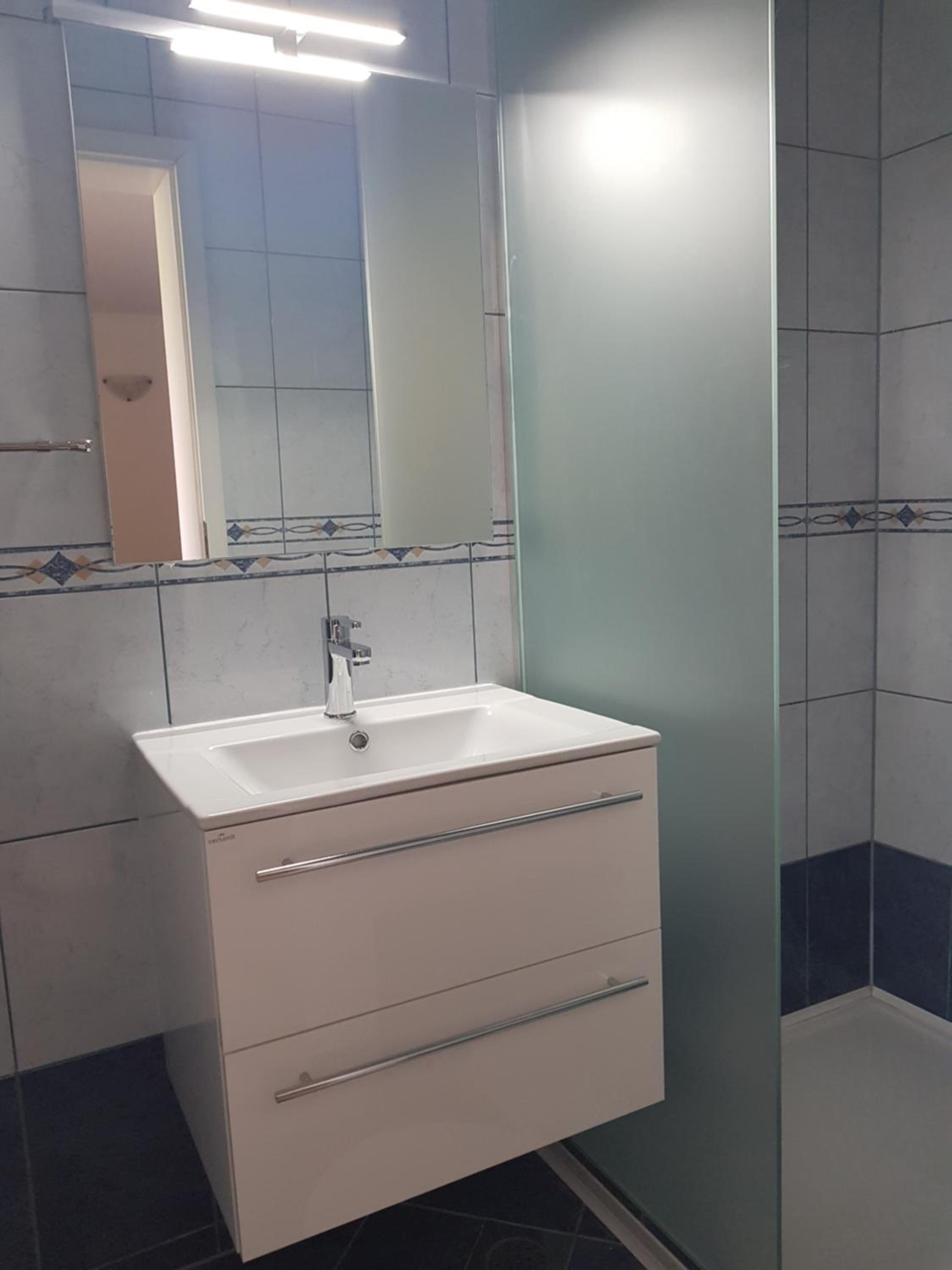 Double Room with Private Bathroom - Photo 2
