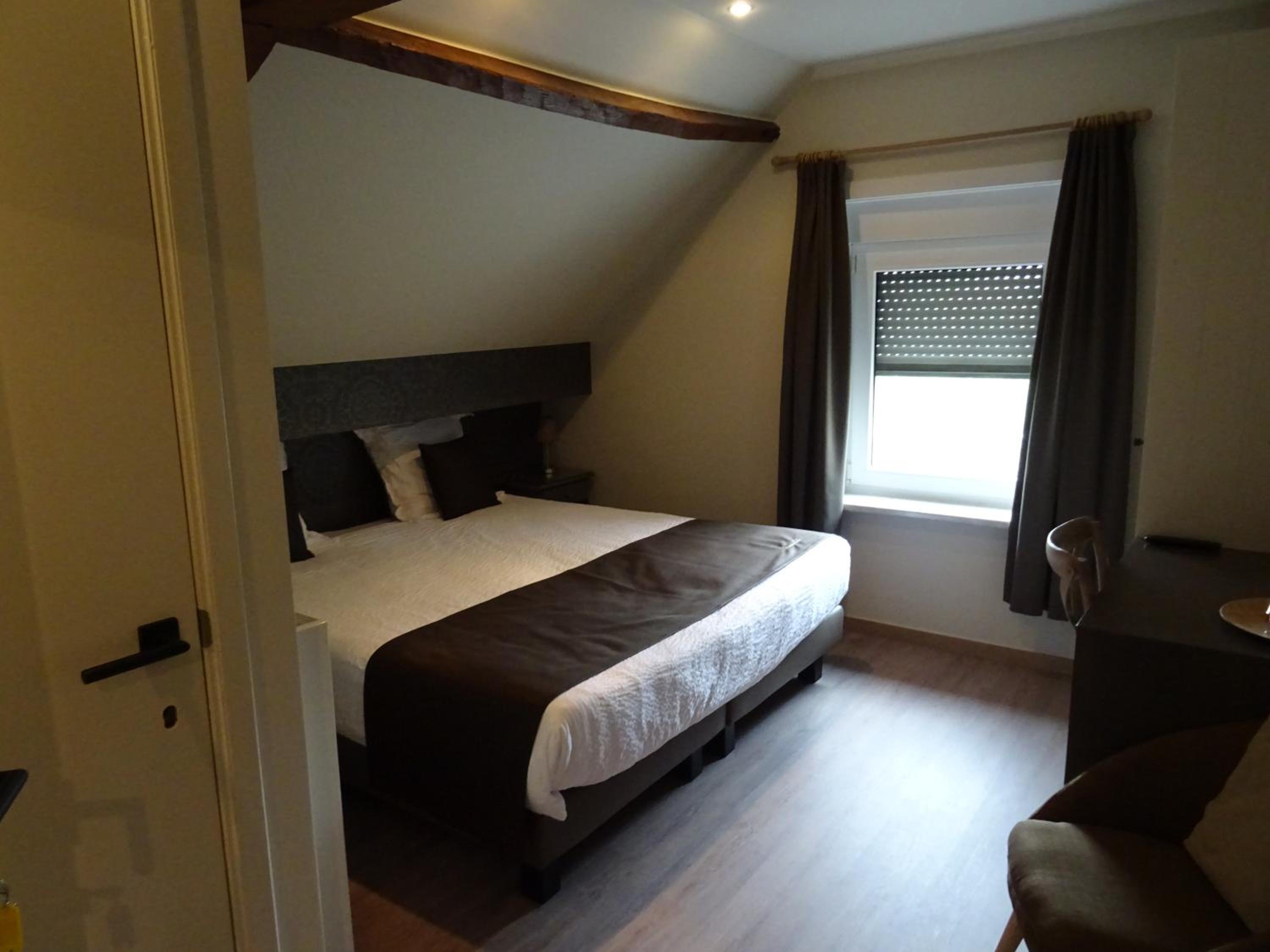 Small Double Room - Photo 1