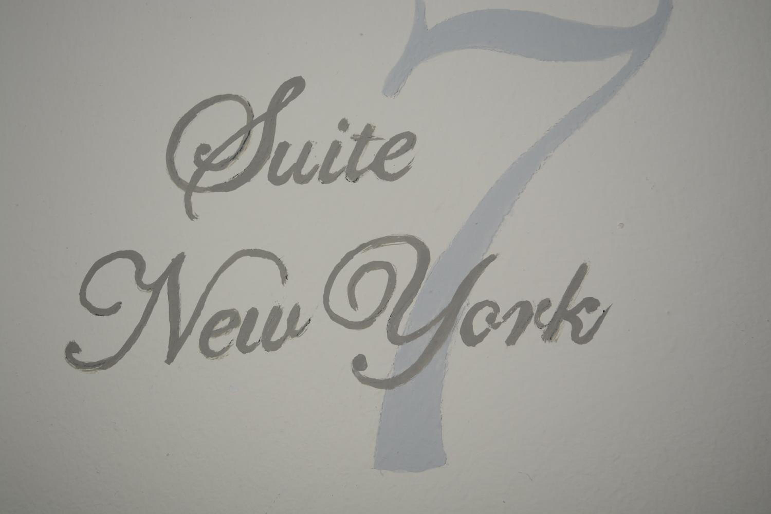 Suite - Photo 7