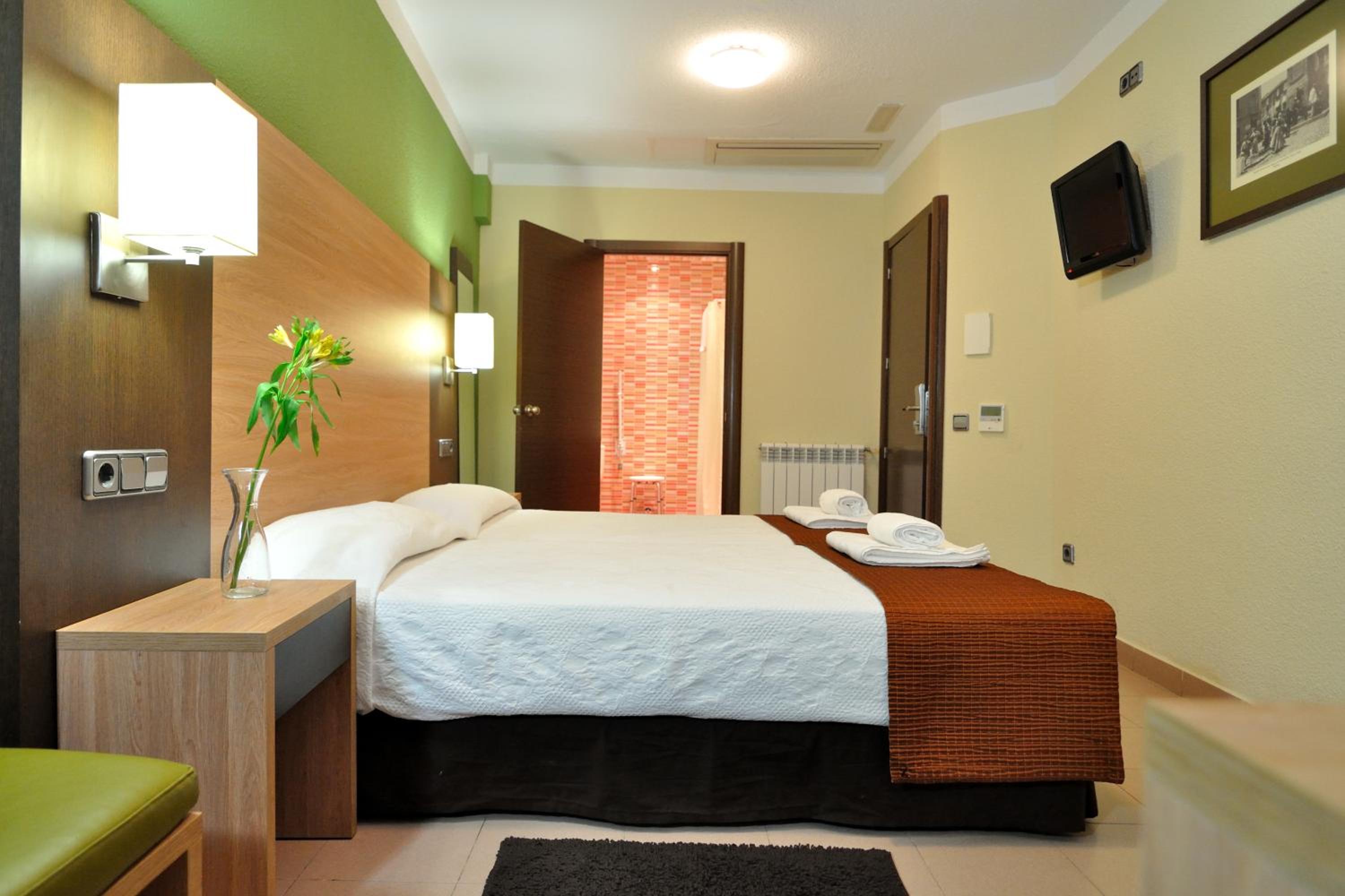 Double or Twin Room - Photo 37