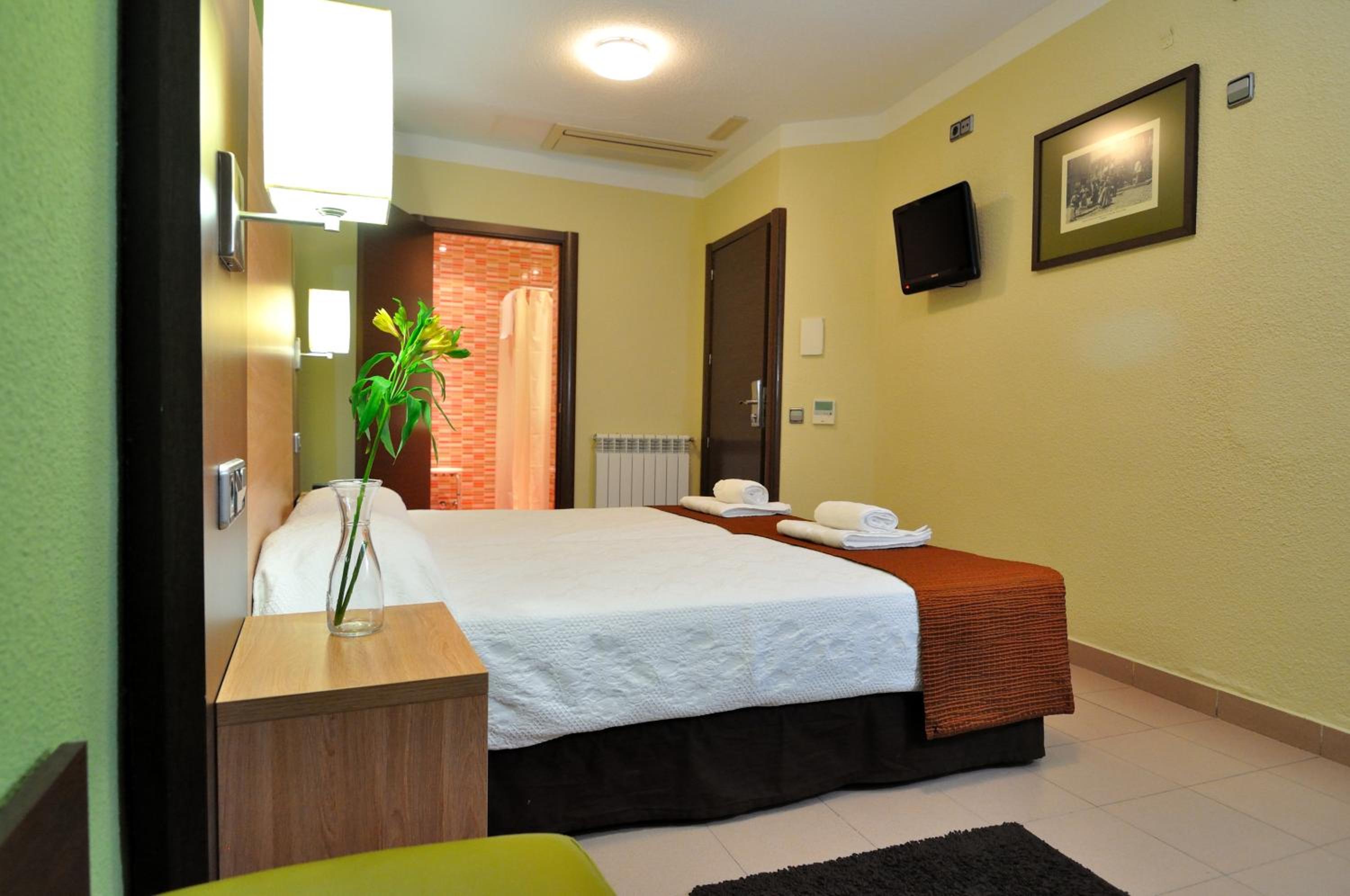 Double or Twin Room - Photo 38