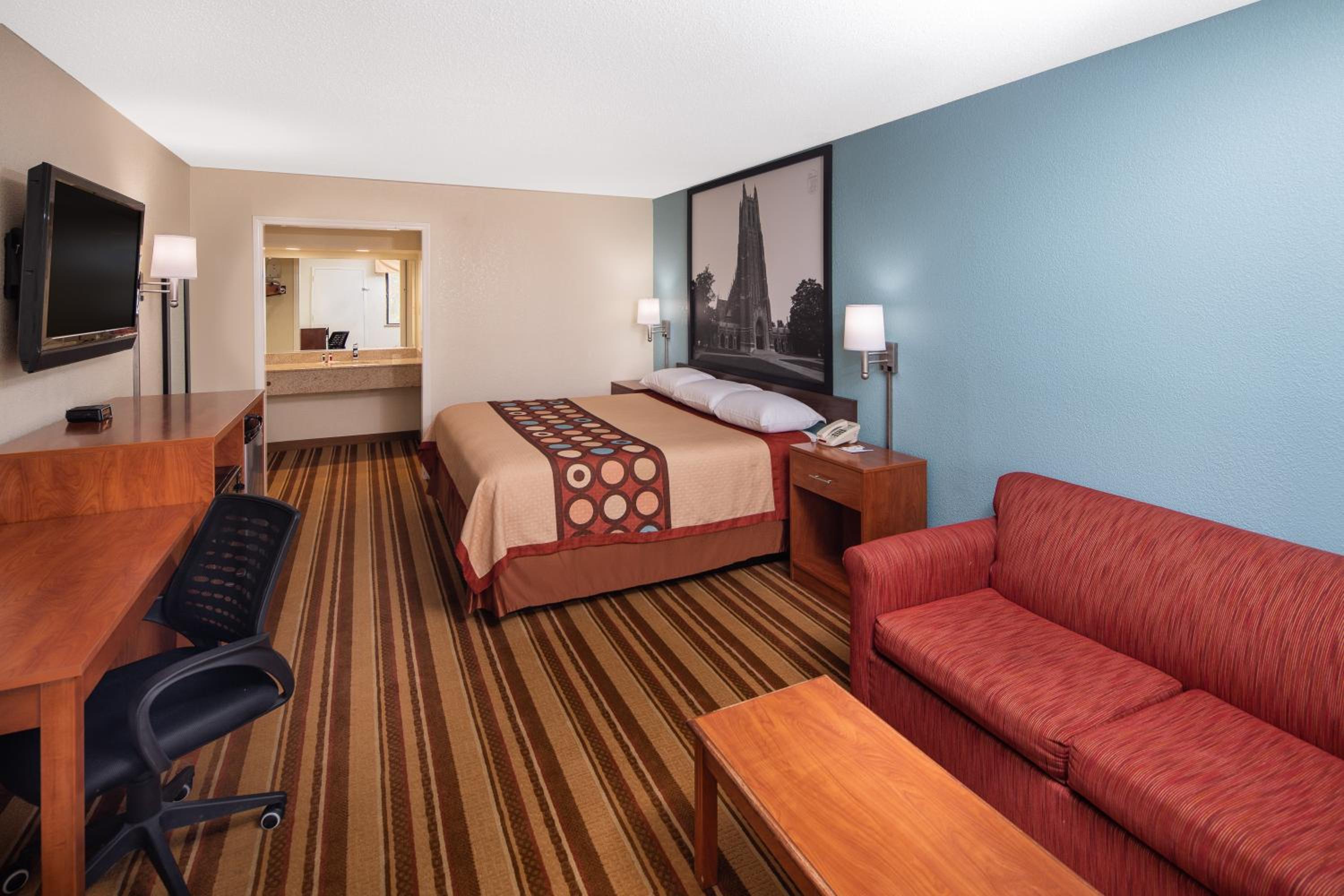 King Room - Non-Smoking - Photo 2
