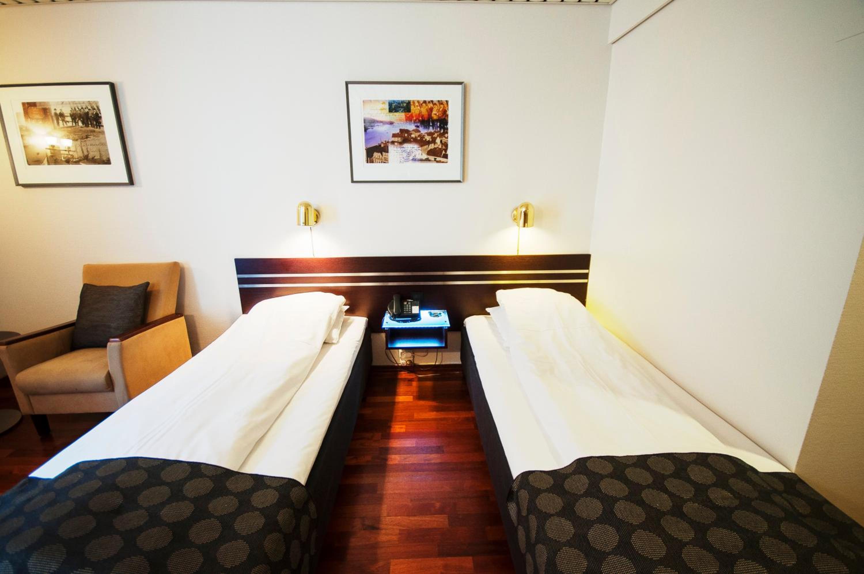 Standard Twin Room - Photo 5