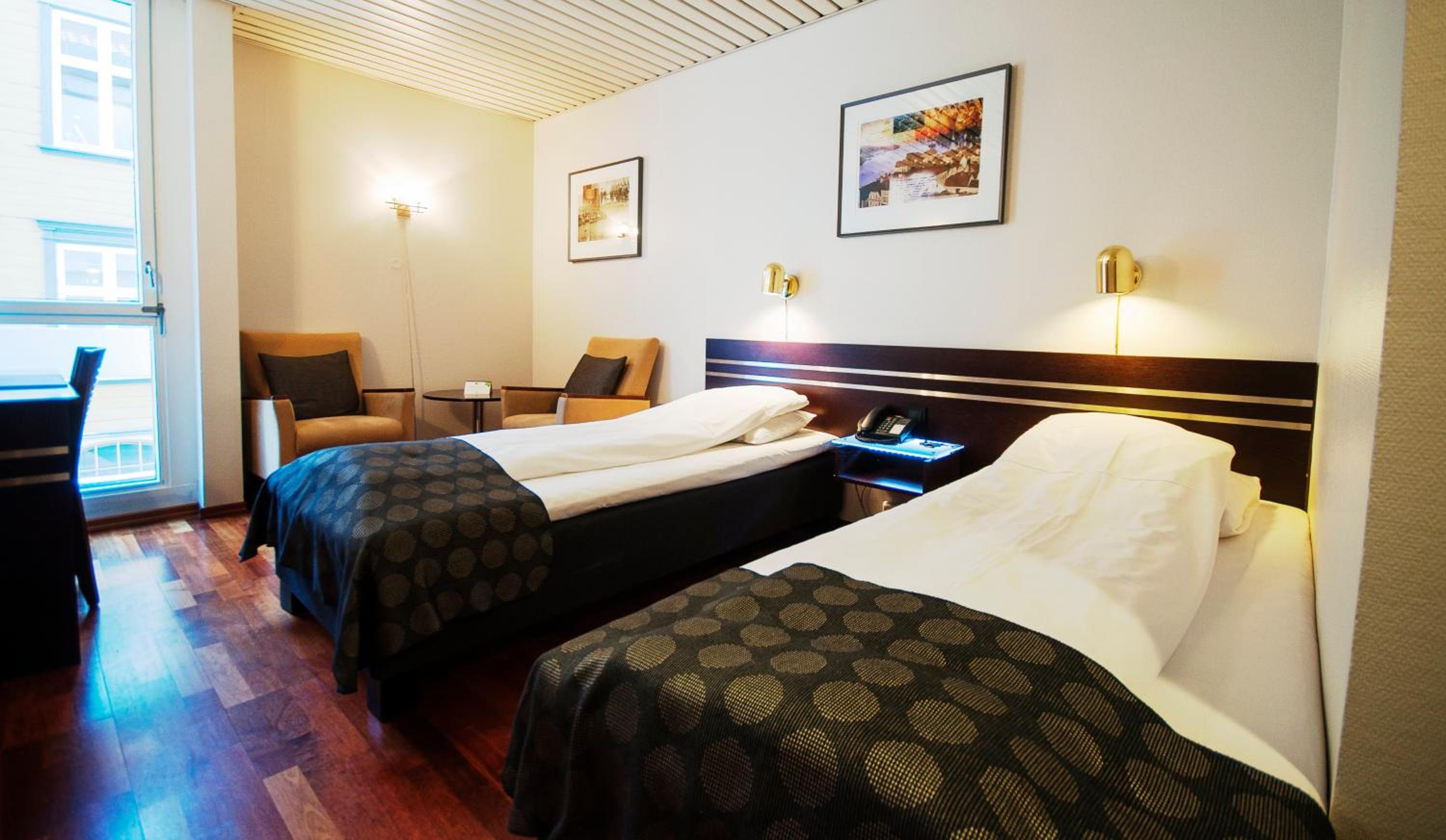 Standard Twin Room - Photo 7