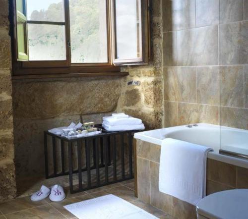 Superior Double or Twin Room with Mountain View - Photo 8
