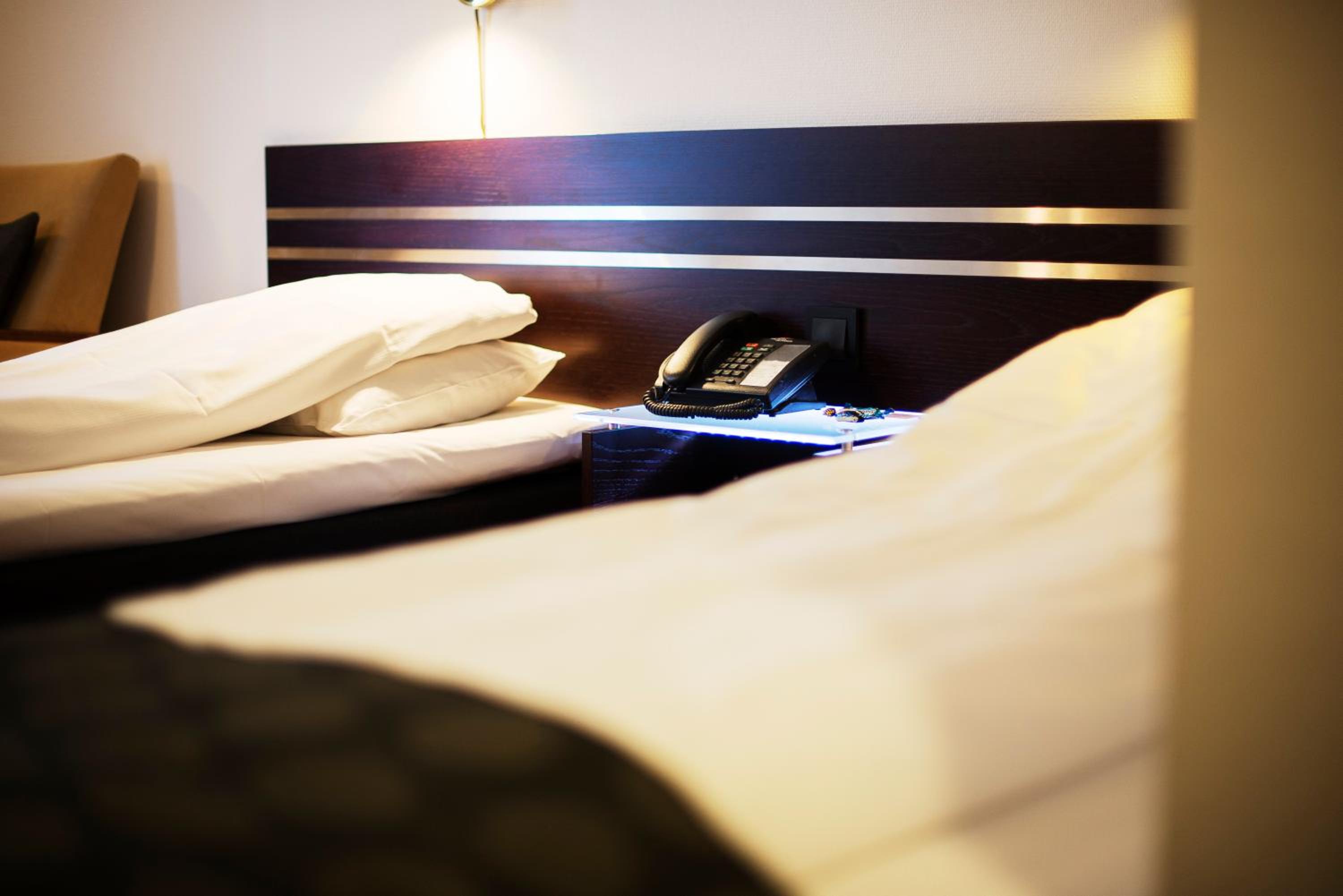 Standard Twin Room - Photo 4