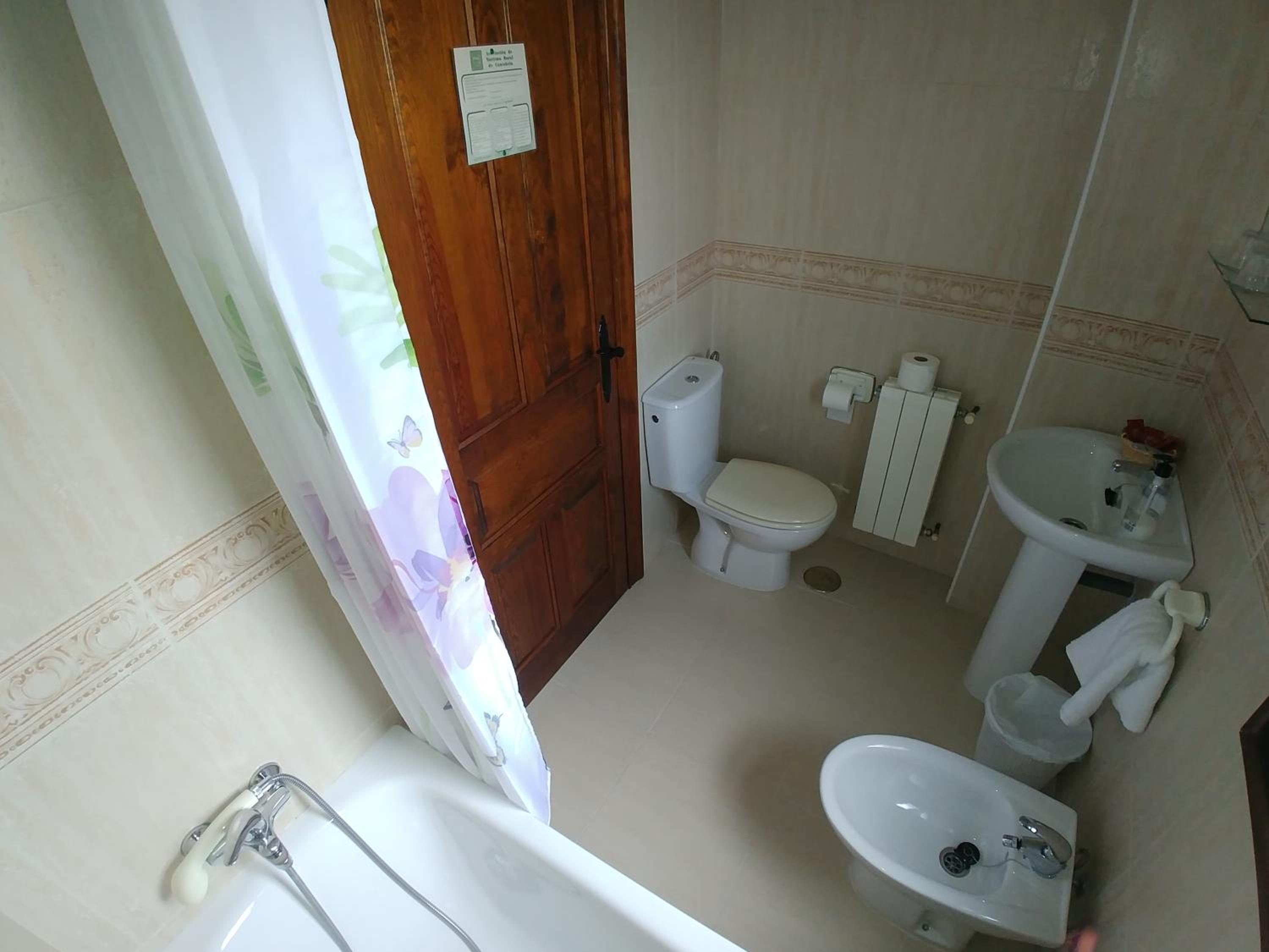 Double Room - Photo 4