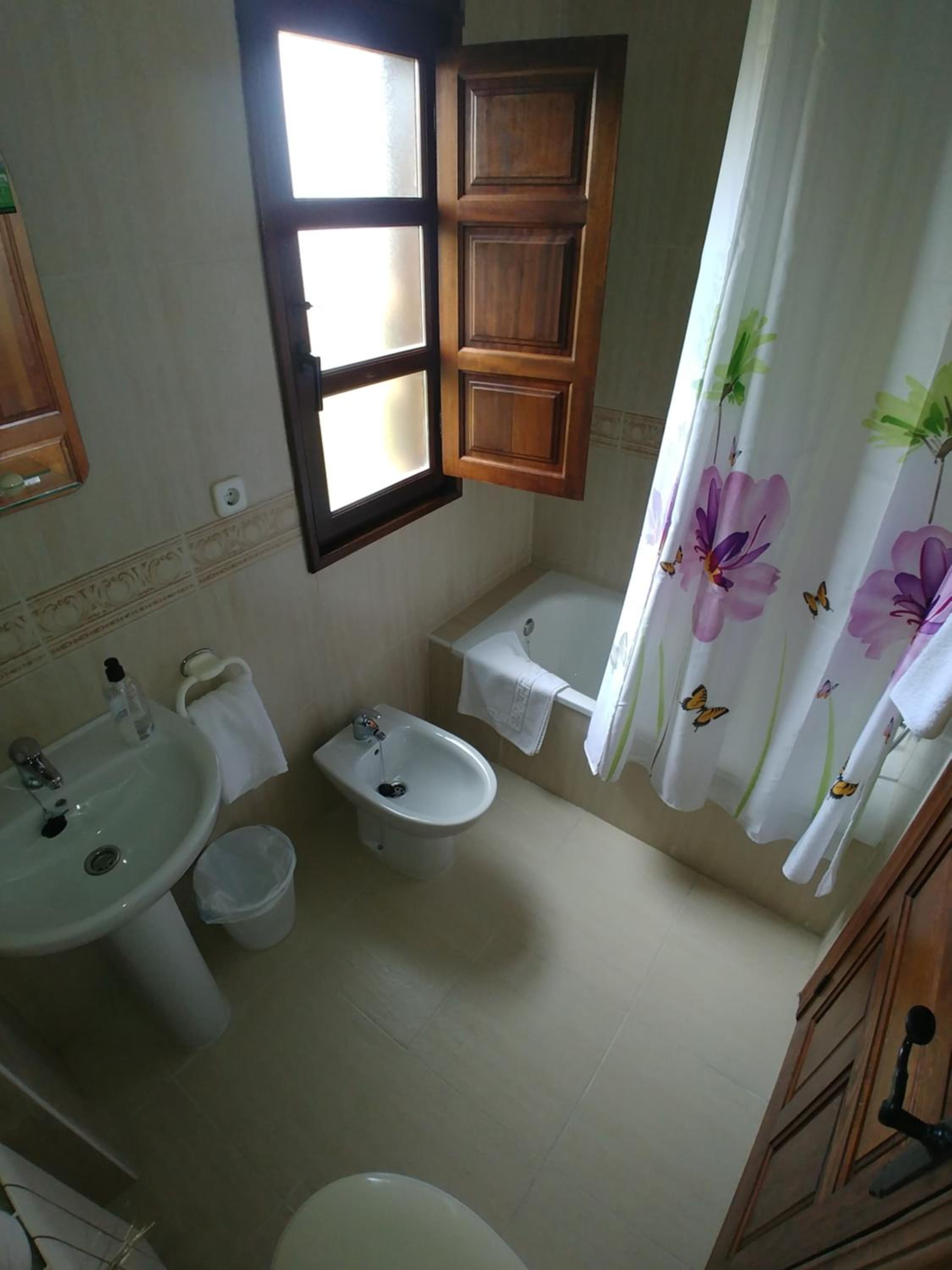 Double Room - Photo 3