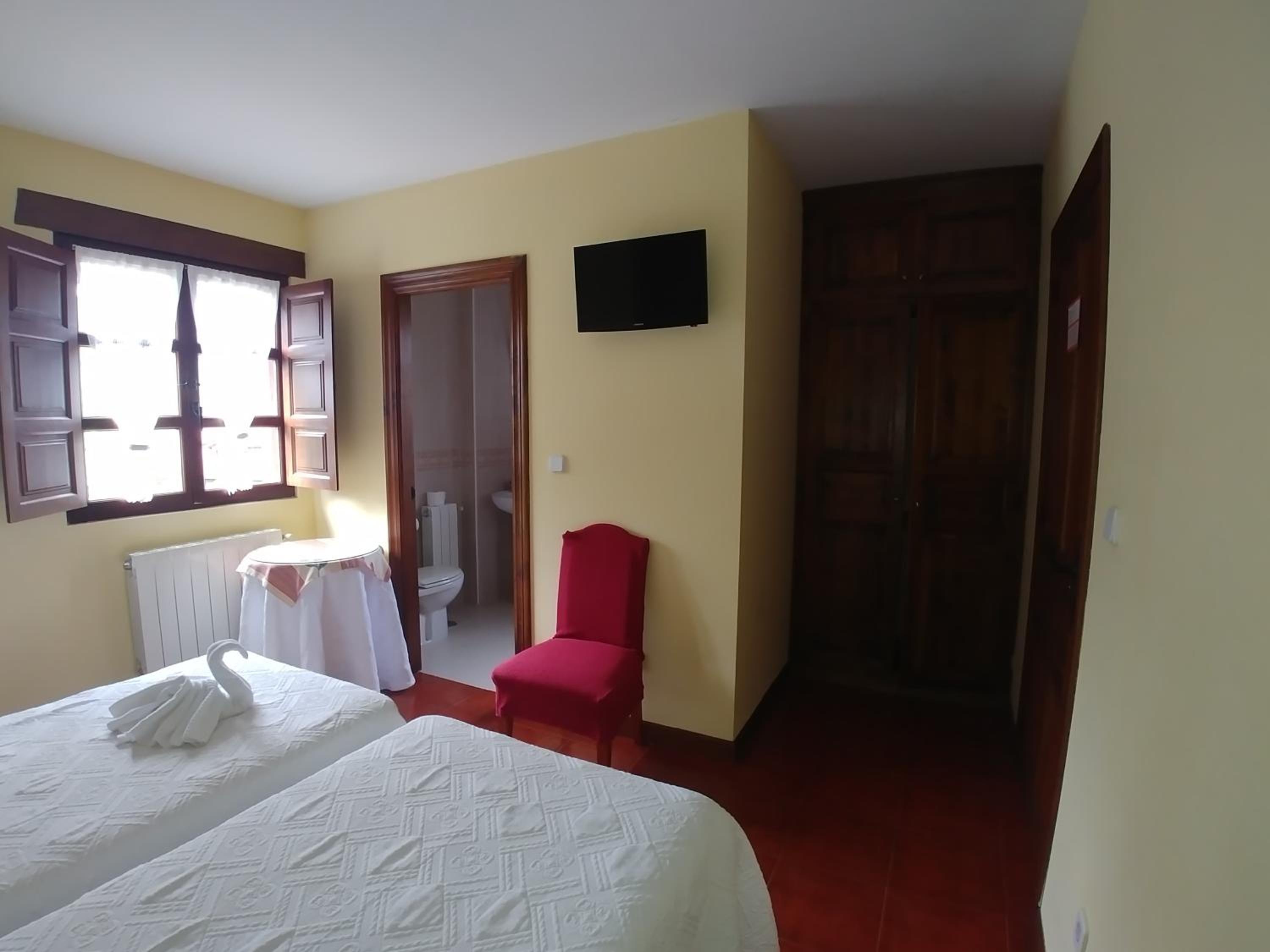 Double Room - Photo 5