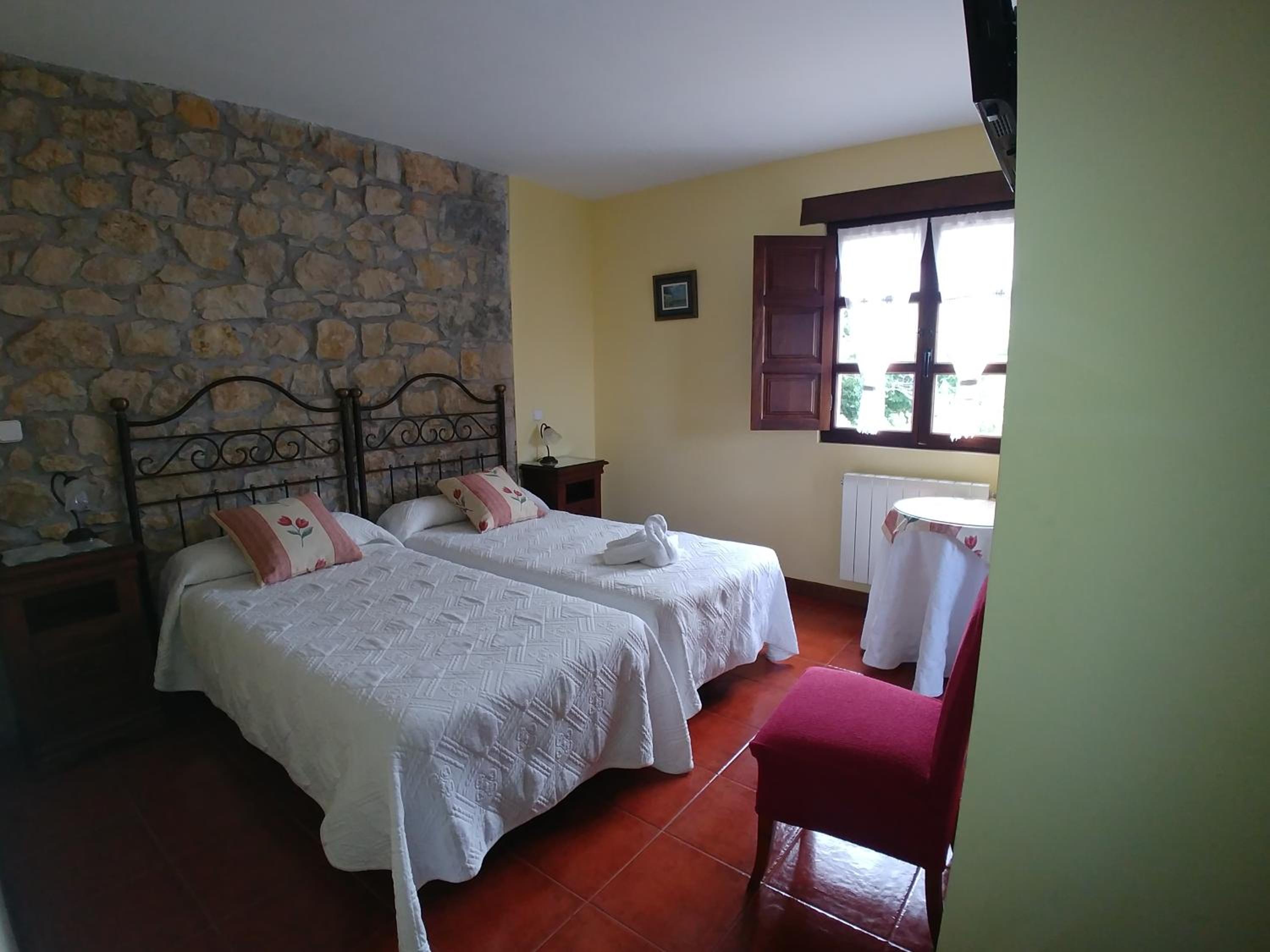 Double Room - Photo 6