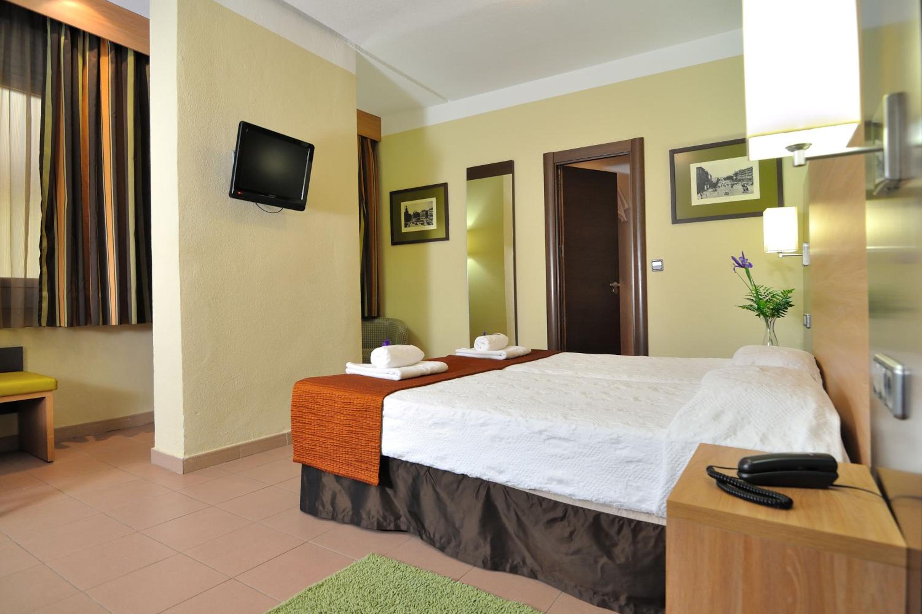 Double or Twin Room - Photo 14