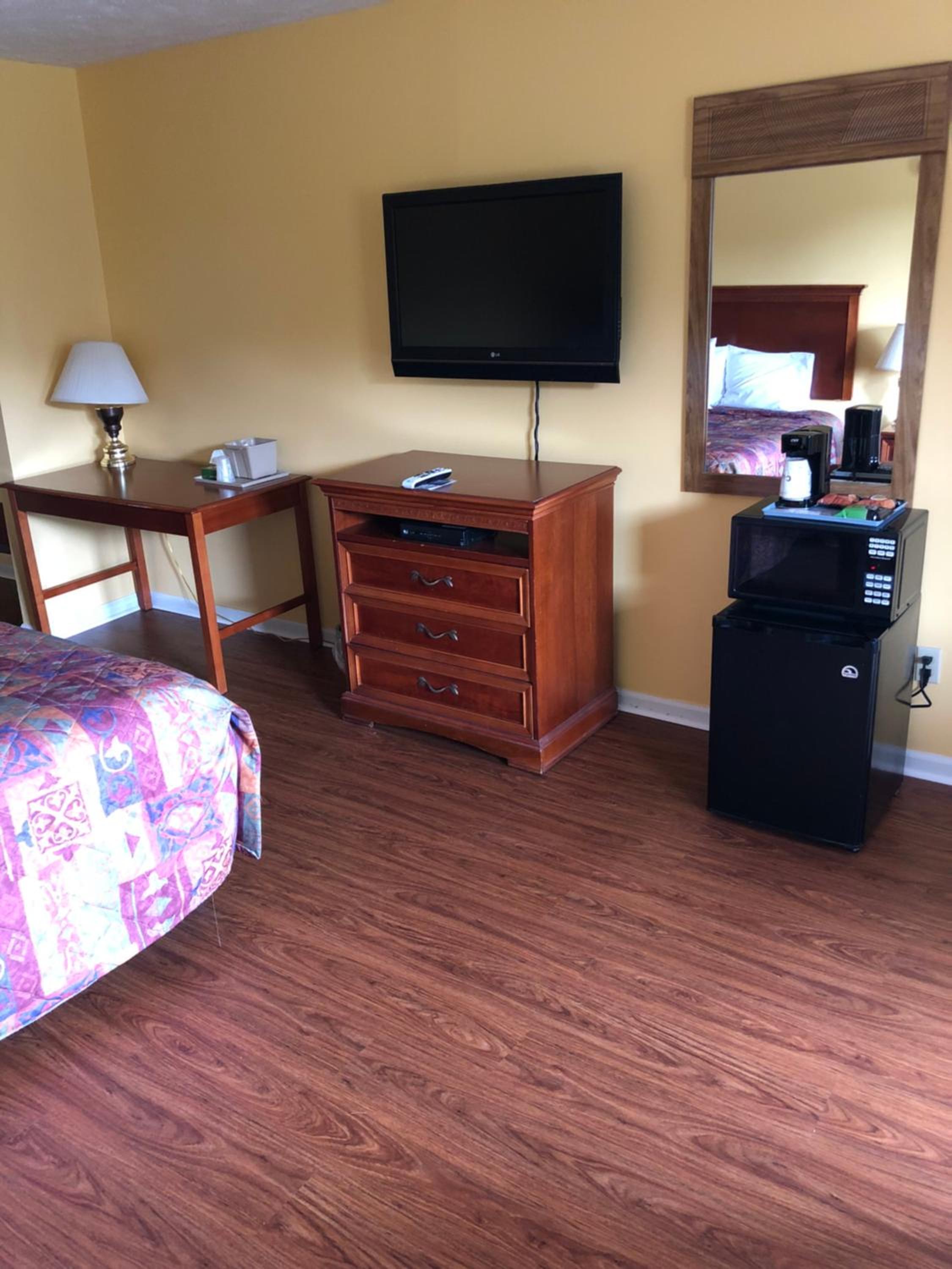King Room - Non-Smoking - Photo 2
