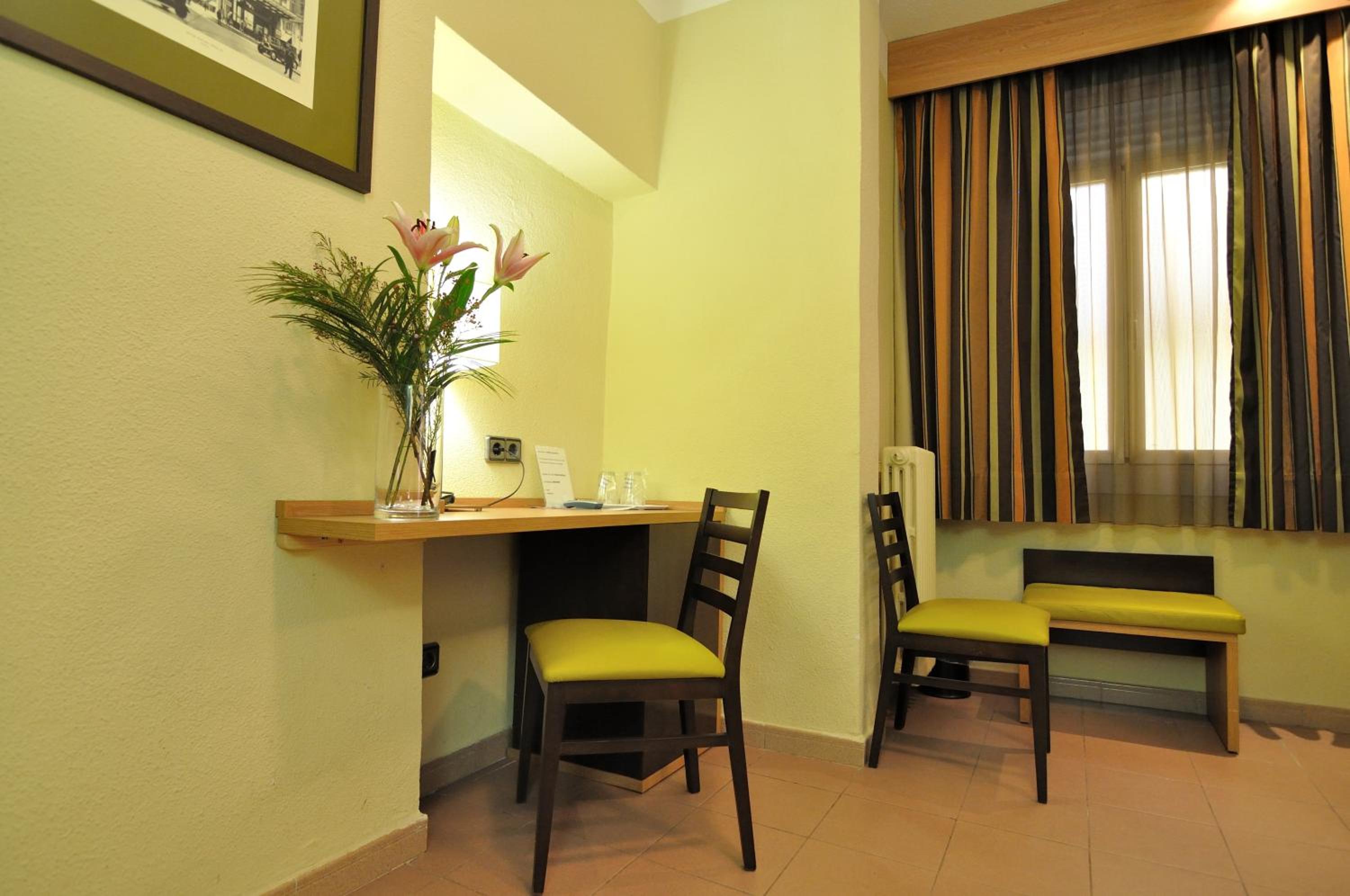 Double or Twin Room - Photo 13