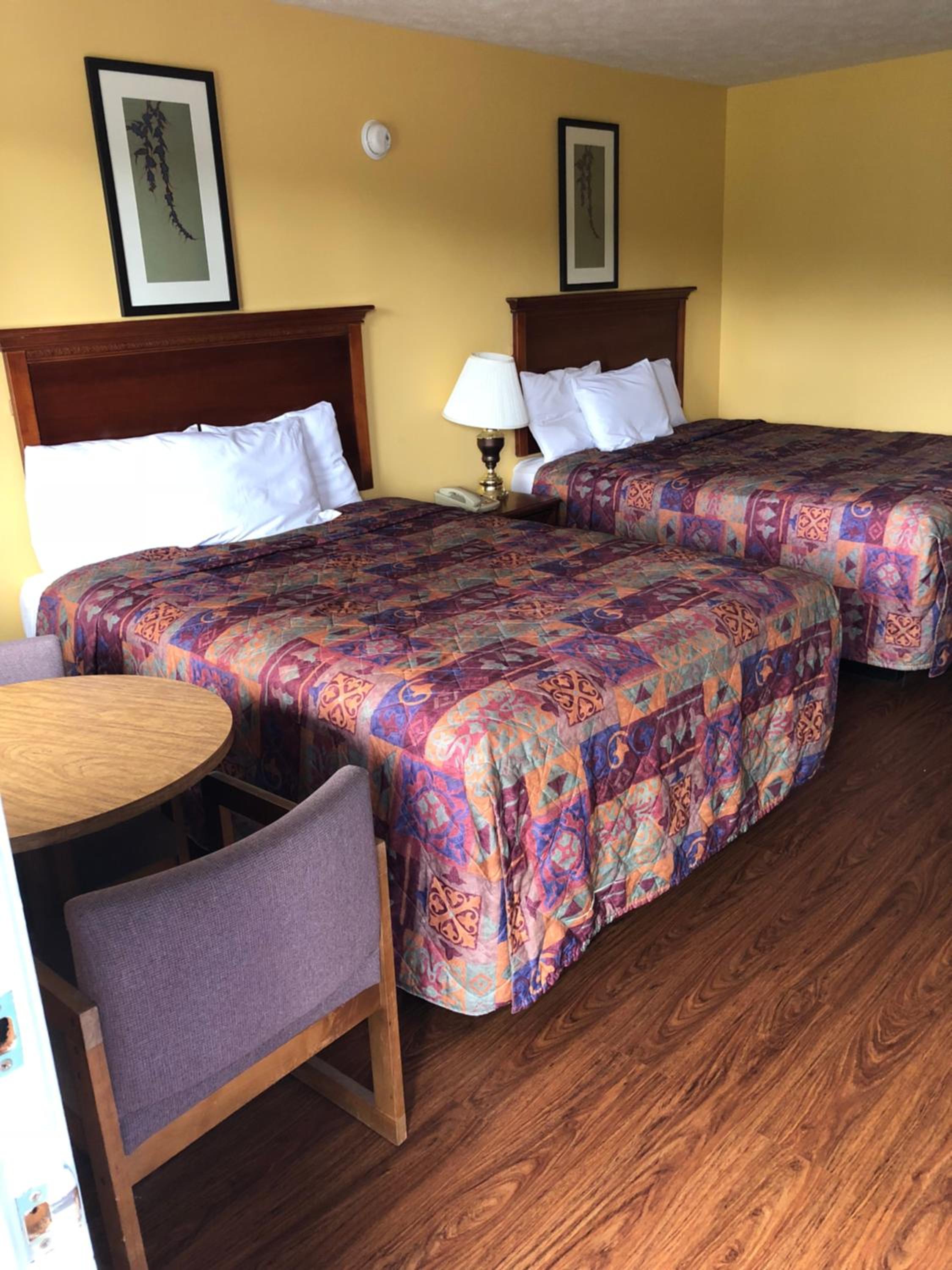 Queen Room with Two Queen Beds - Non-Smoking - Photo 1