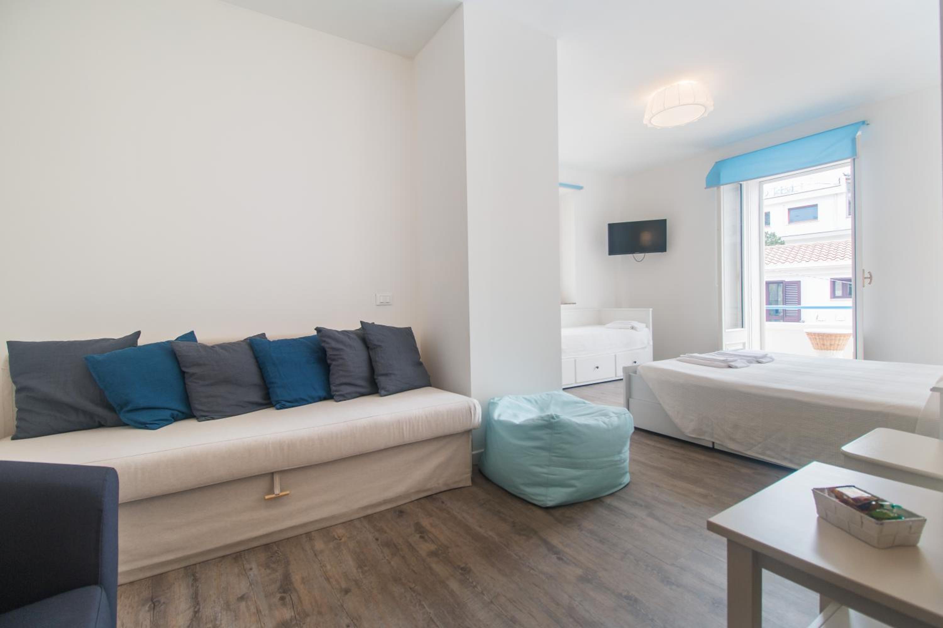 Family Room with Sea View - Photo 12