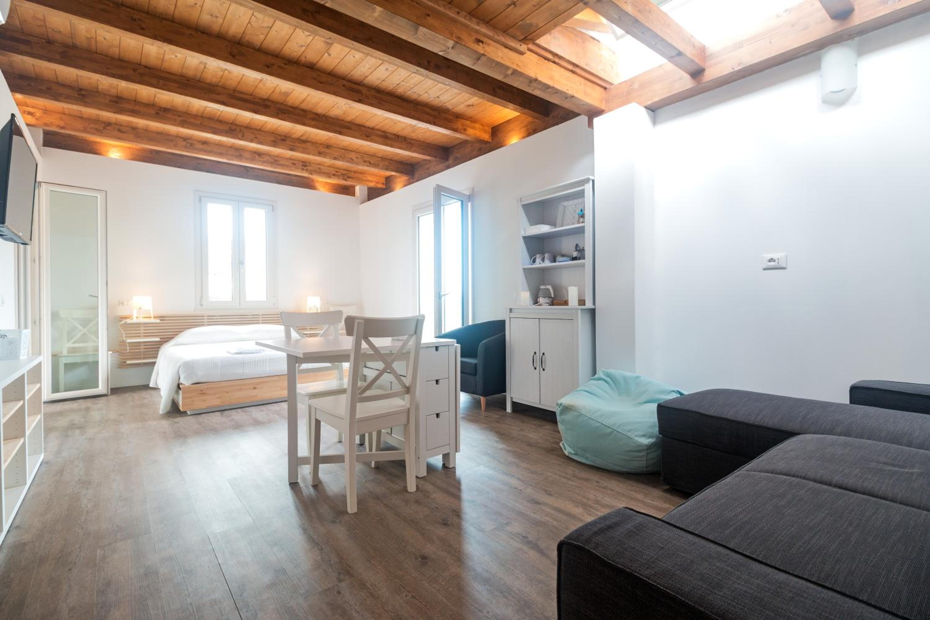 Junior Suite with Sea View - Photo 8