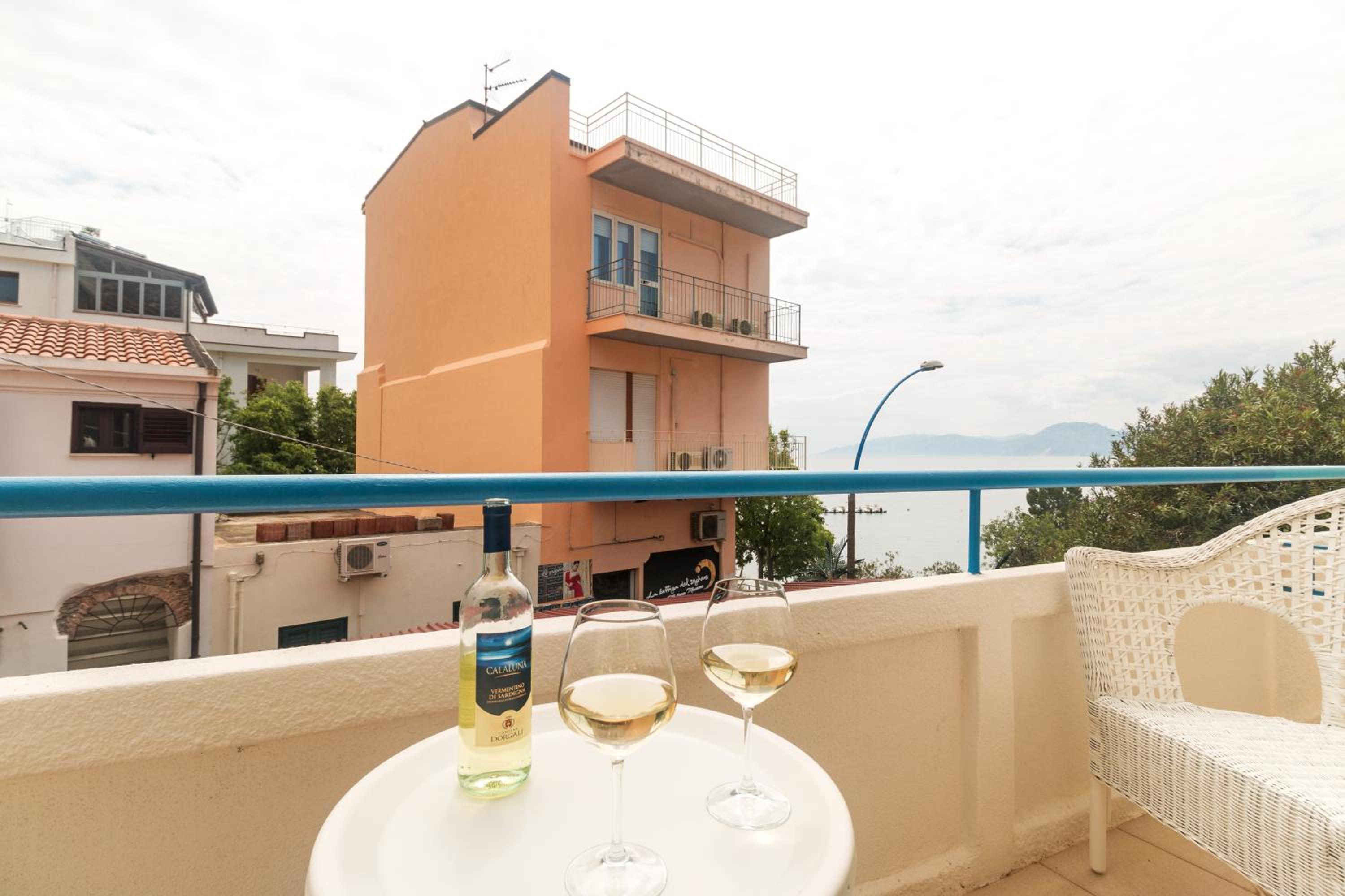 Family Room with Sea View - Photo 10