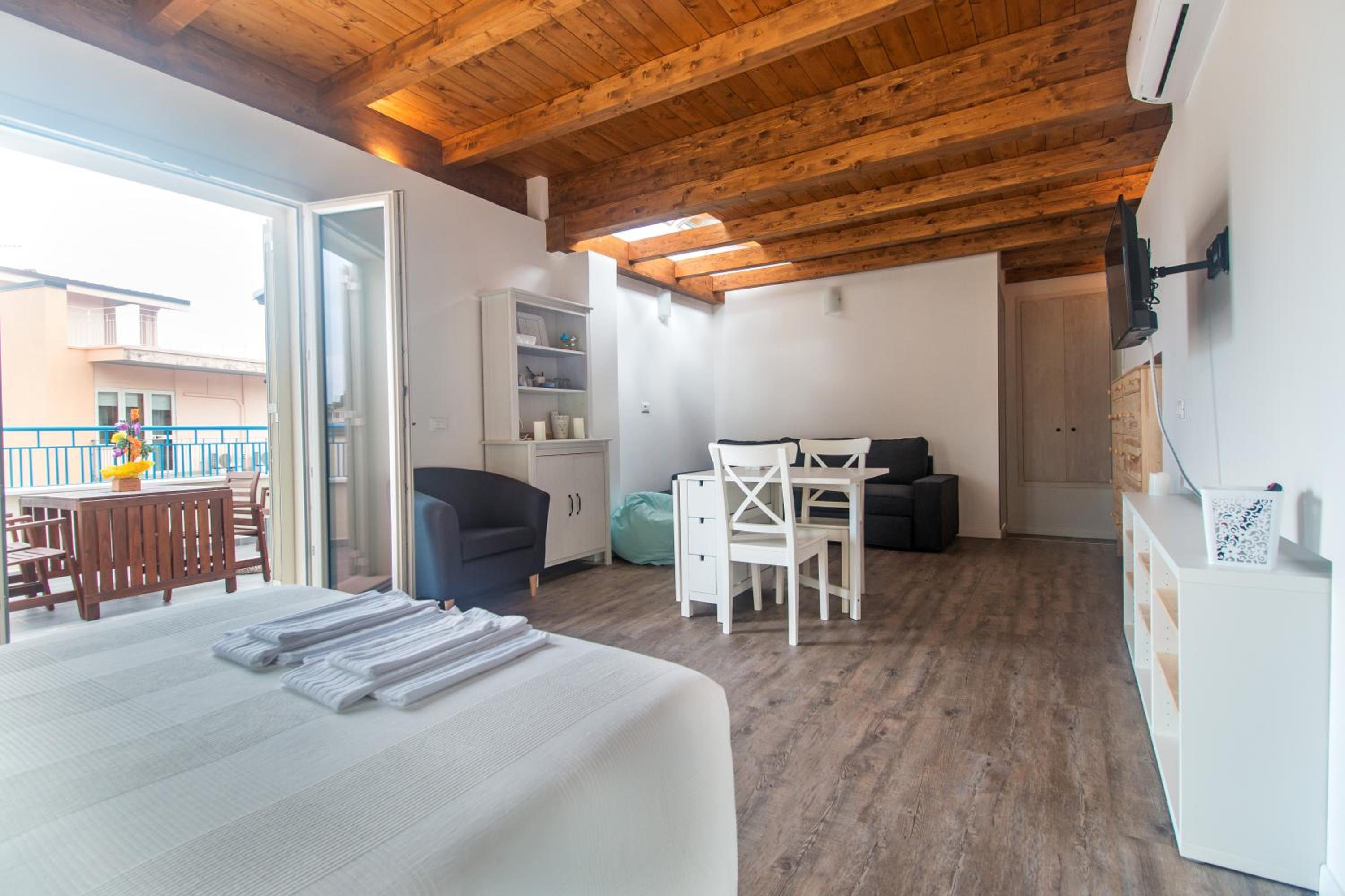 Junior Suite with Sea View - Photo 12