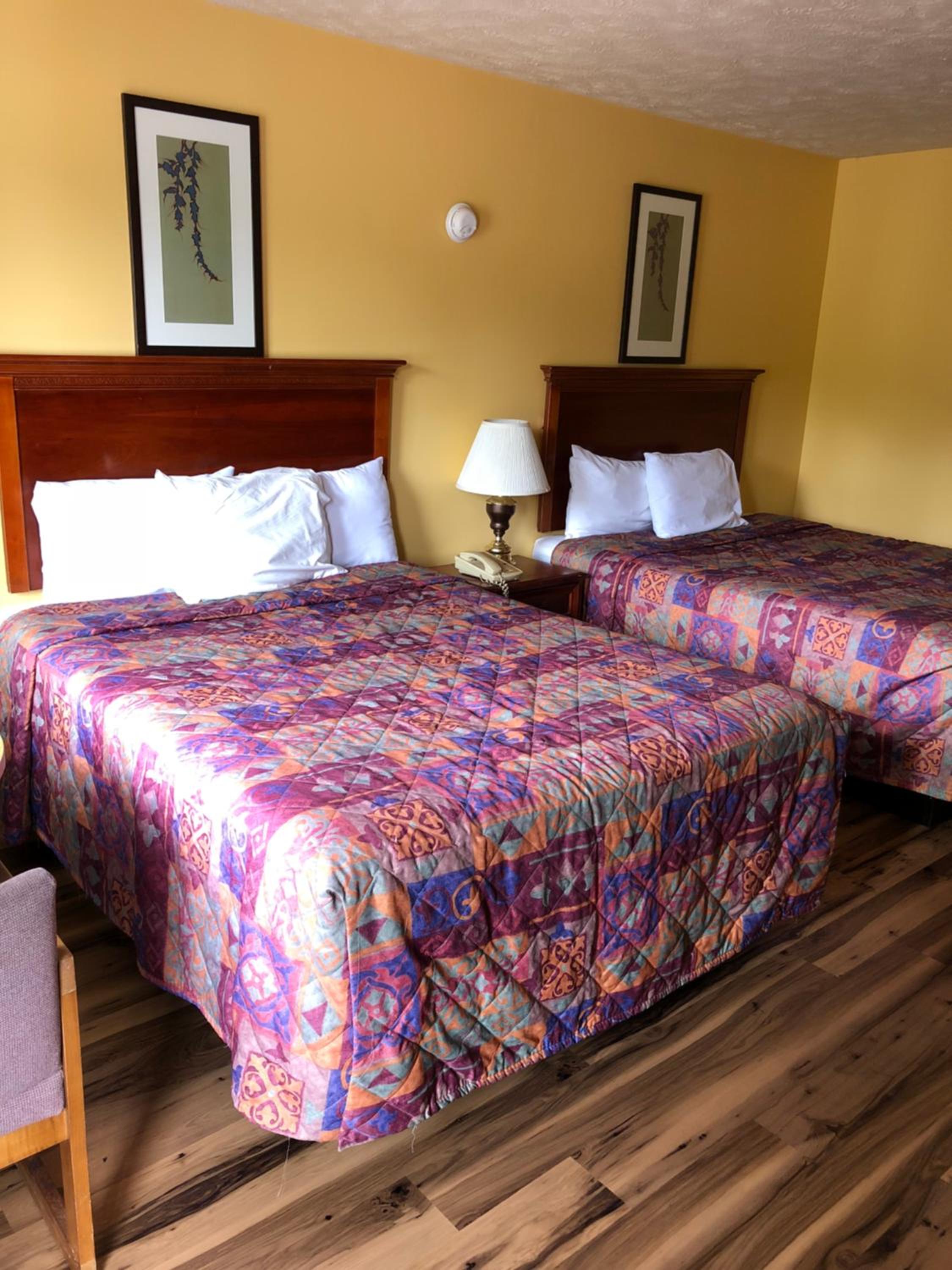 Queen Room with Two Queen Beds - Smoking - Photo 1