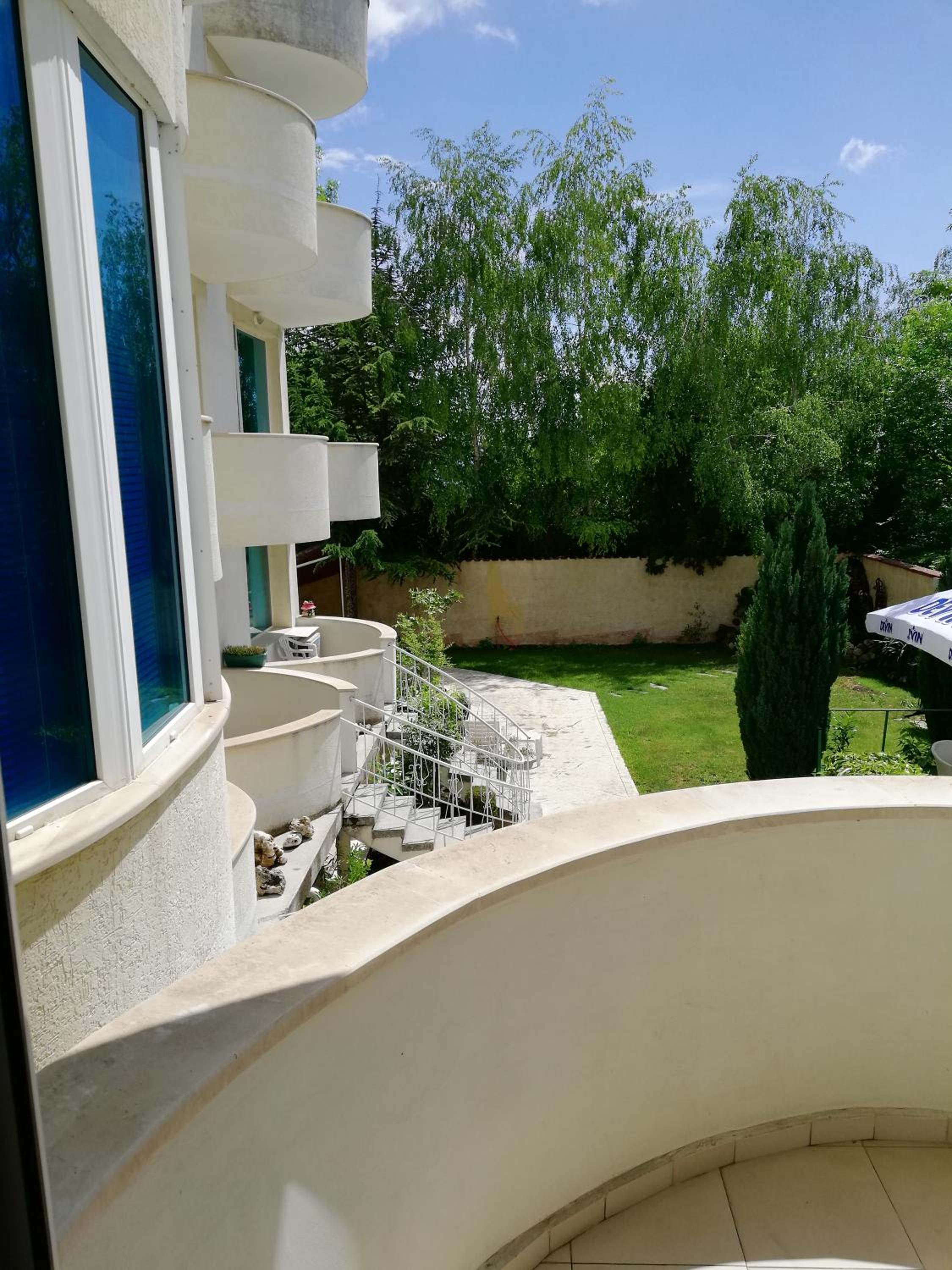 Quadruple Room with Balcony - Photo 4