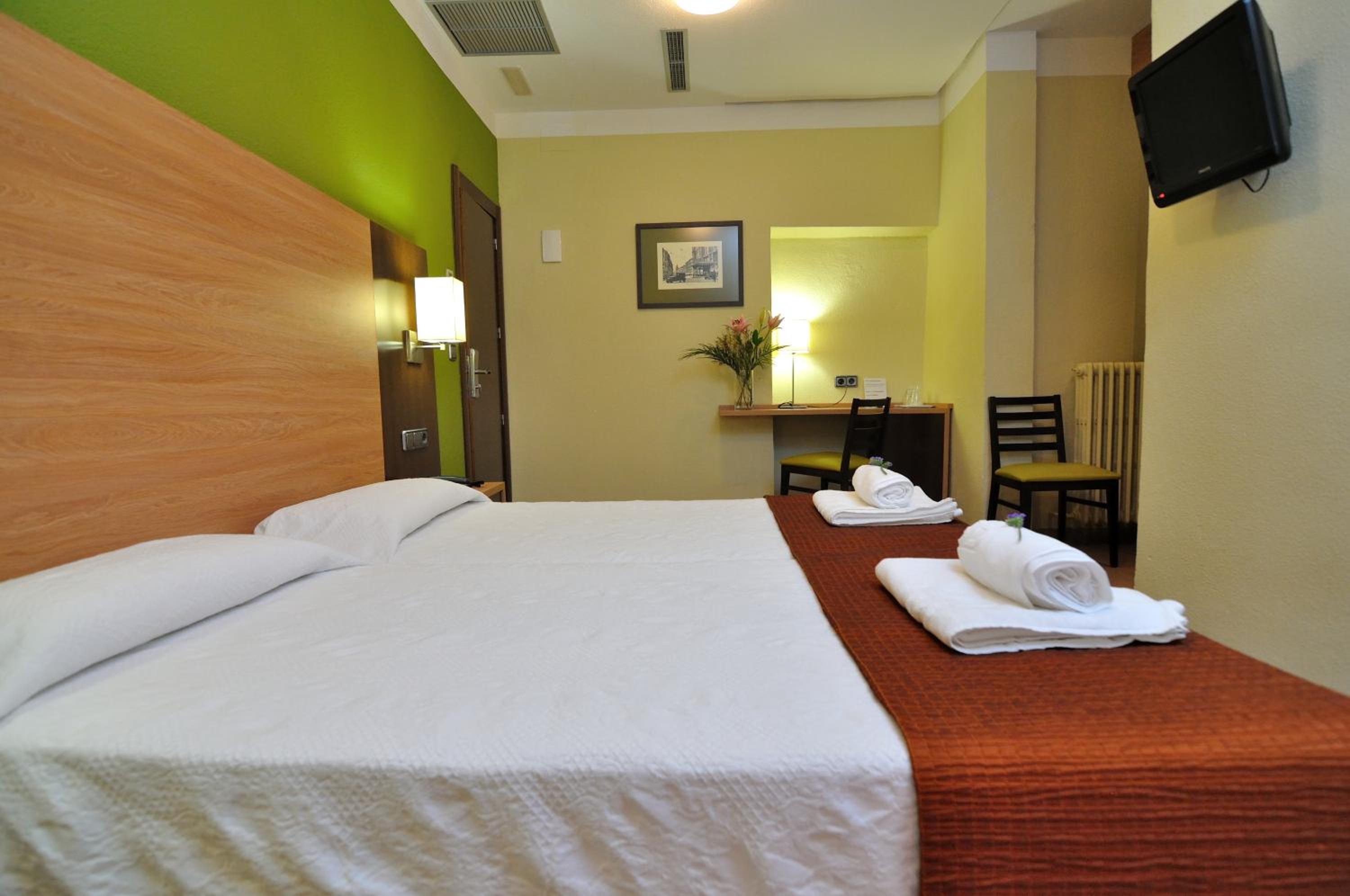 Double or Twin Room - Photo 18