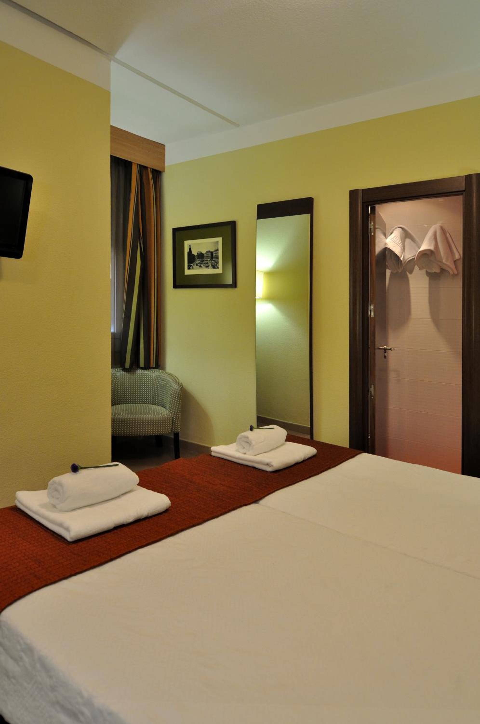 Double or Twin Room - Photo 35