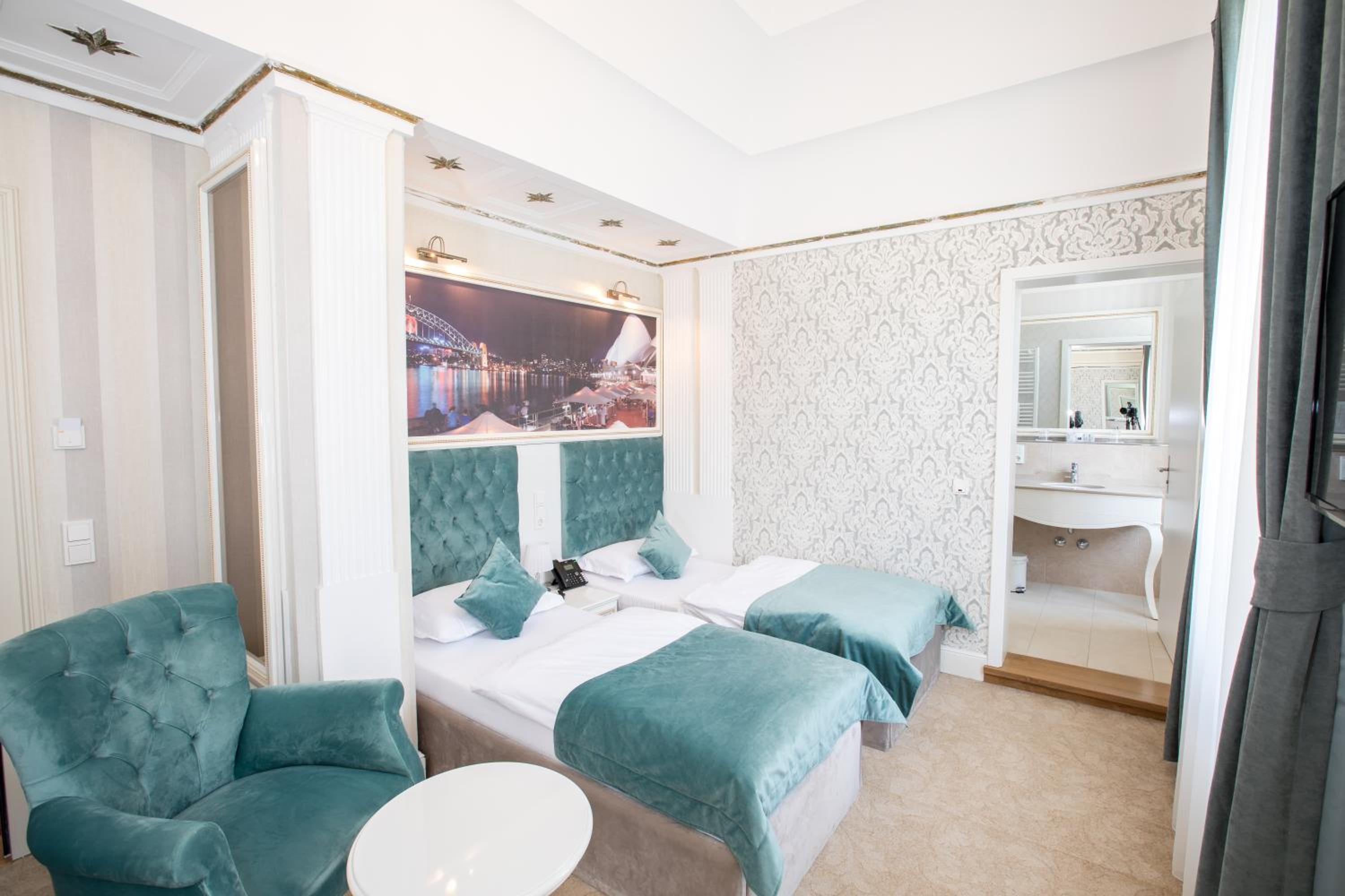 Deluxe Twin Room - Photo 2